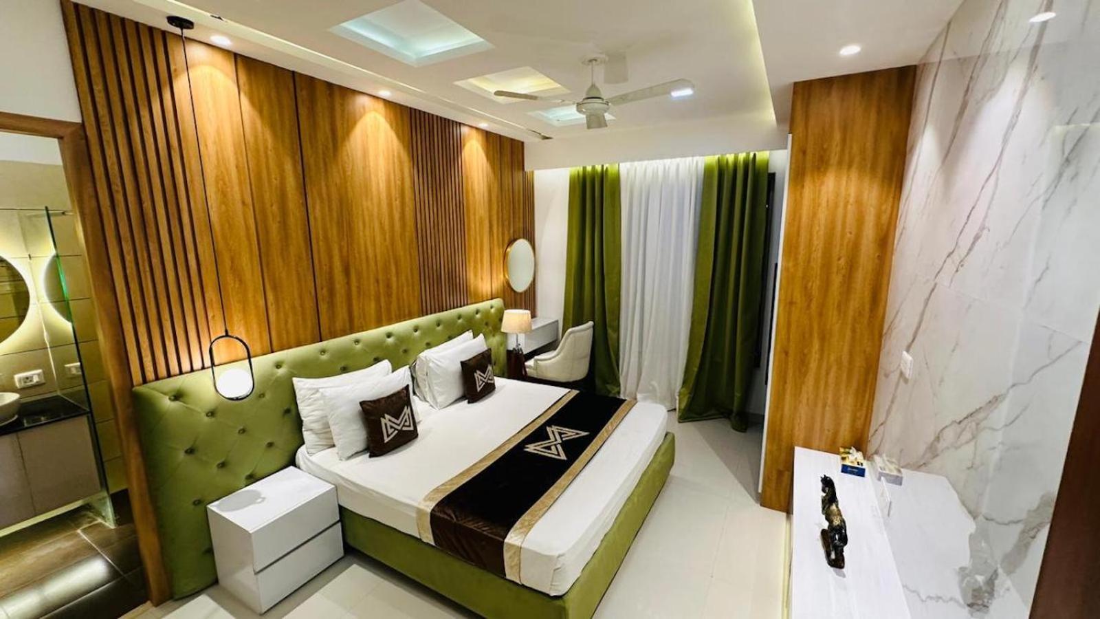Hotel Elite Millennium - Near Huda Centre Gurgaon
