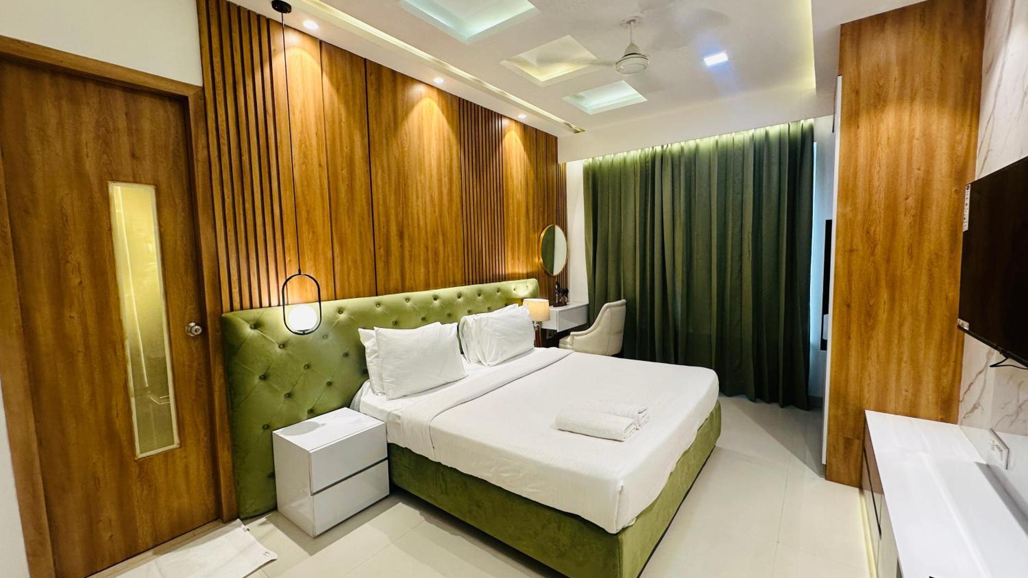 Elite Millennium - Near Huda Centre 3*