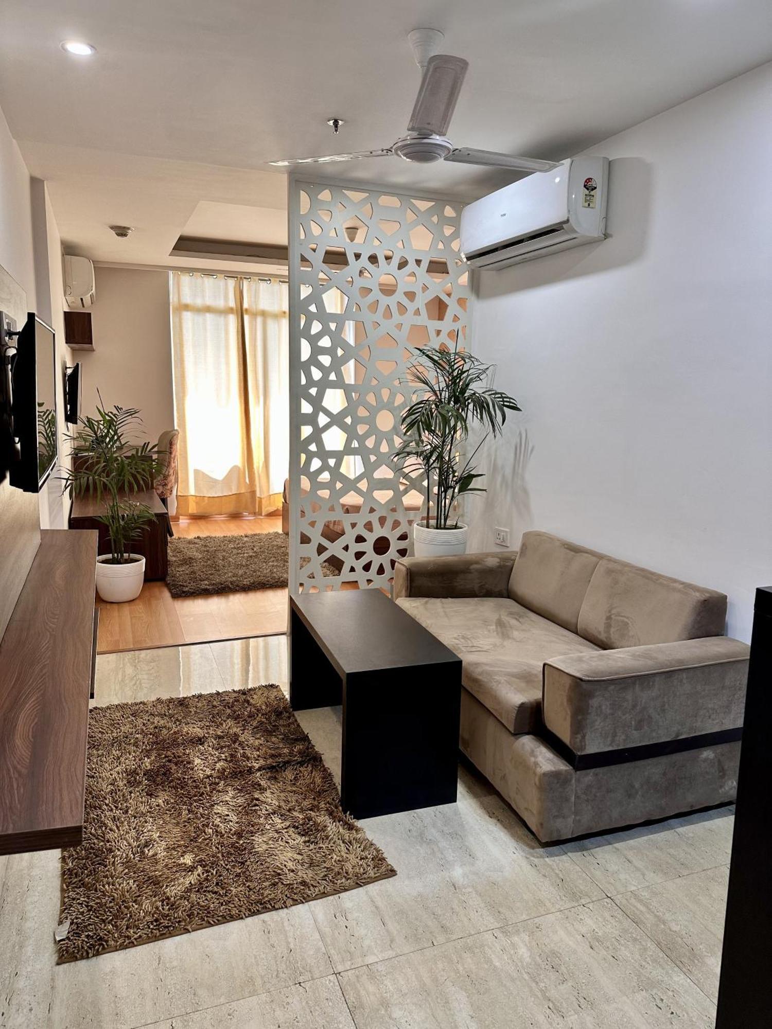 Hotel Flock I Golf Course Road Near Dlf Phase 1 Metro Station I Gurgaon
