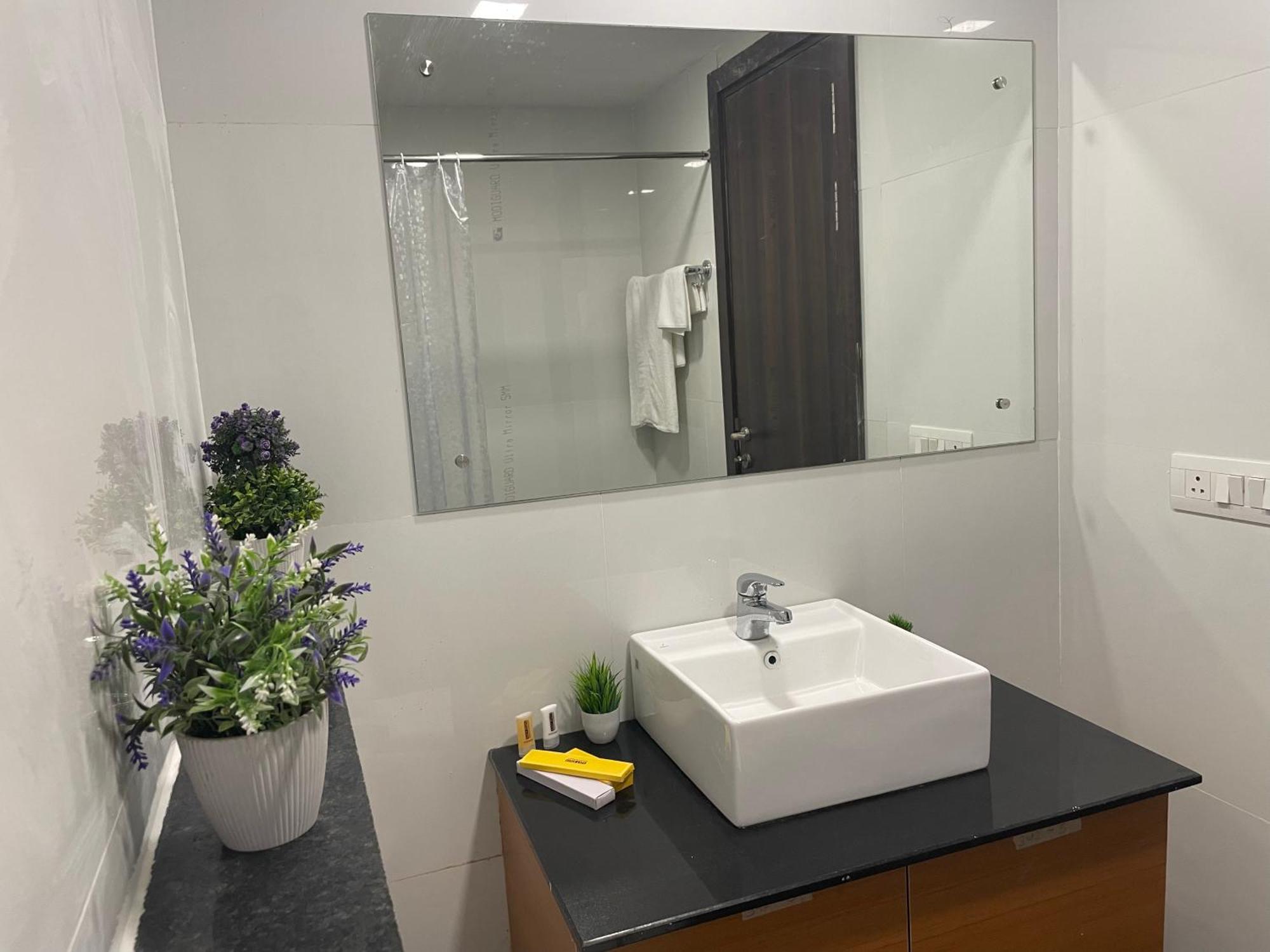 Saltstayz Premier - Golf Course Extension Road 4* Gurgaon