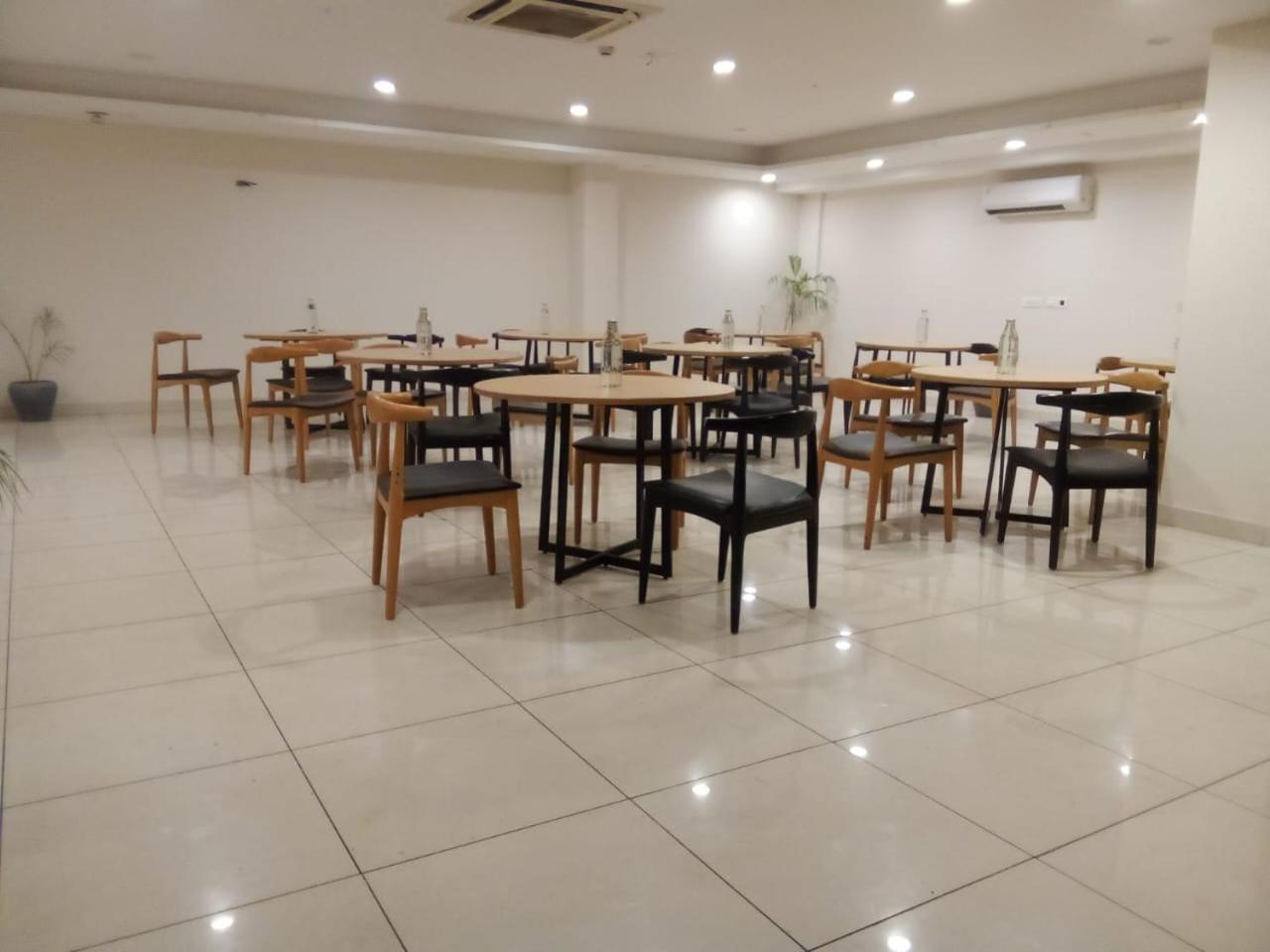 Hotel Saltstayz Sector 46 - Sohna Road And Near Paras Hospital