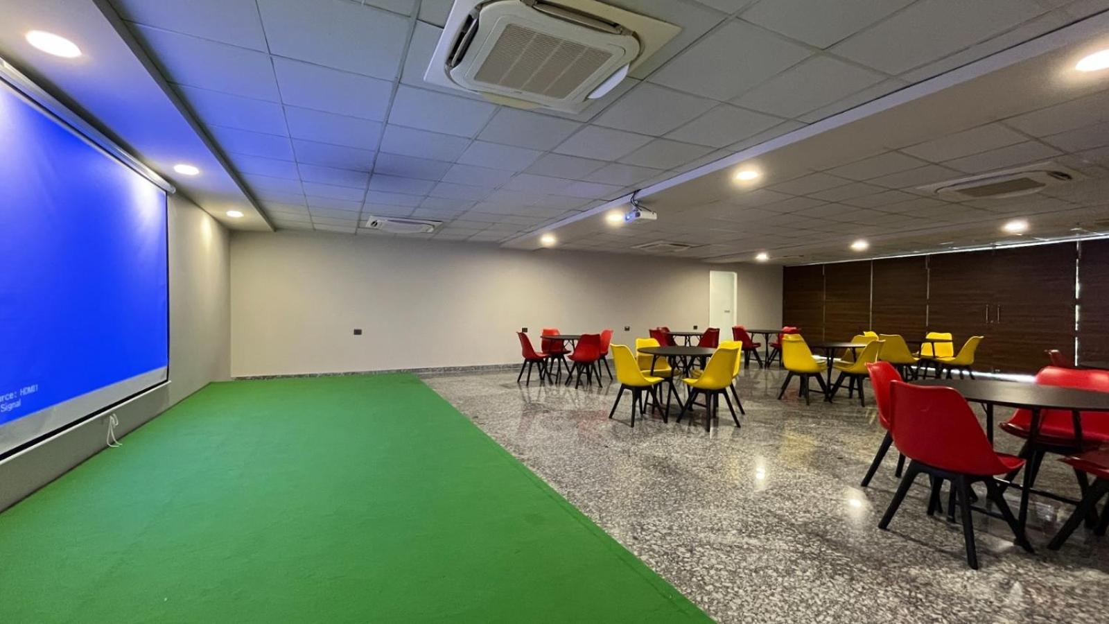 Hotel Bluo 1bhk - Balcony, Lift, Gym, Parking
