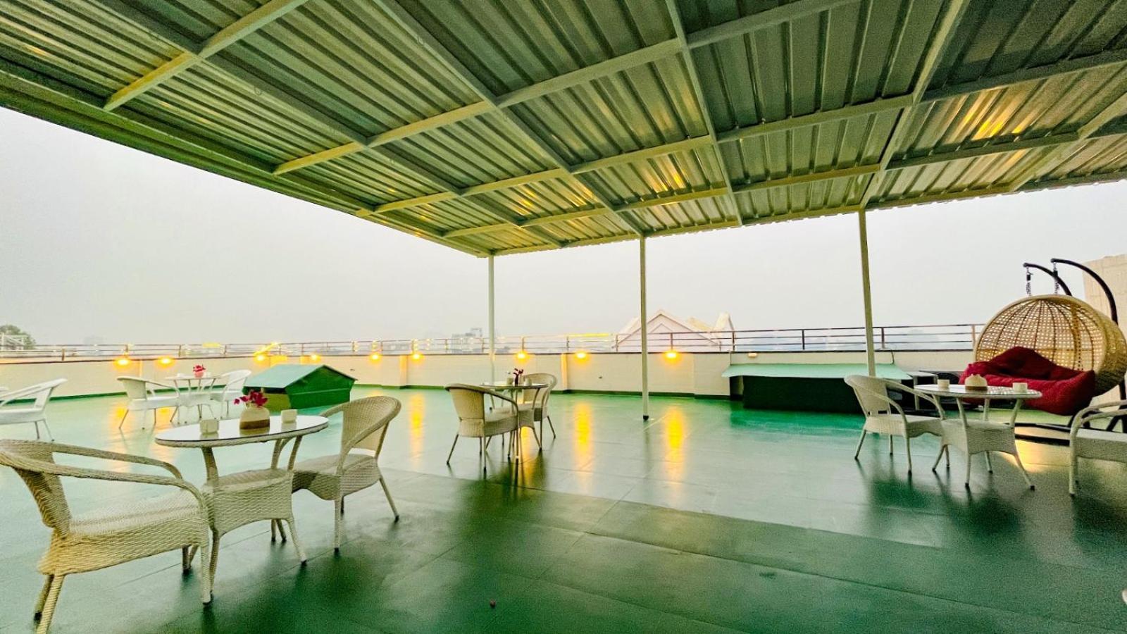 Bluo 1bhk - Balcony, Lift, Gym, Parking 3*