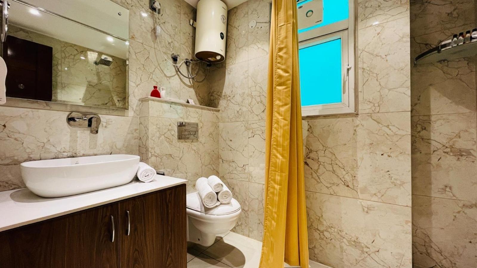 Bluo 1bhk - Balcony, Lift, Gym, Parking Hotel 3*