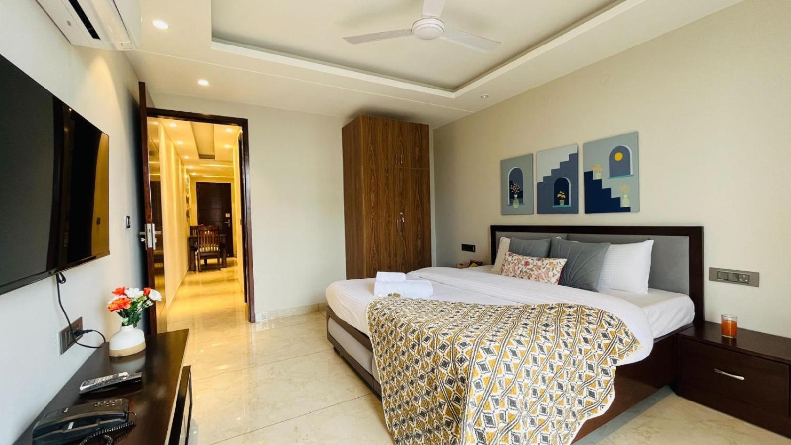 Bluo 1bhk - Balcony, Lift, Gym, Parking 3*