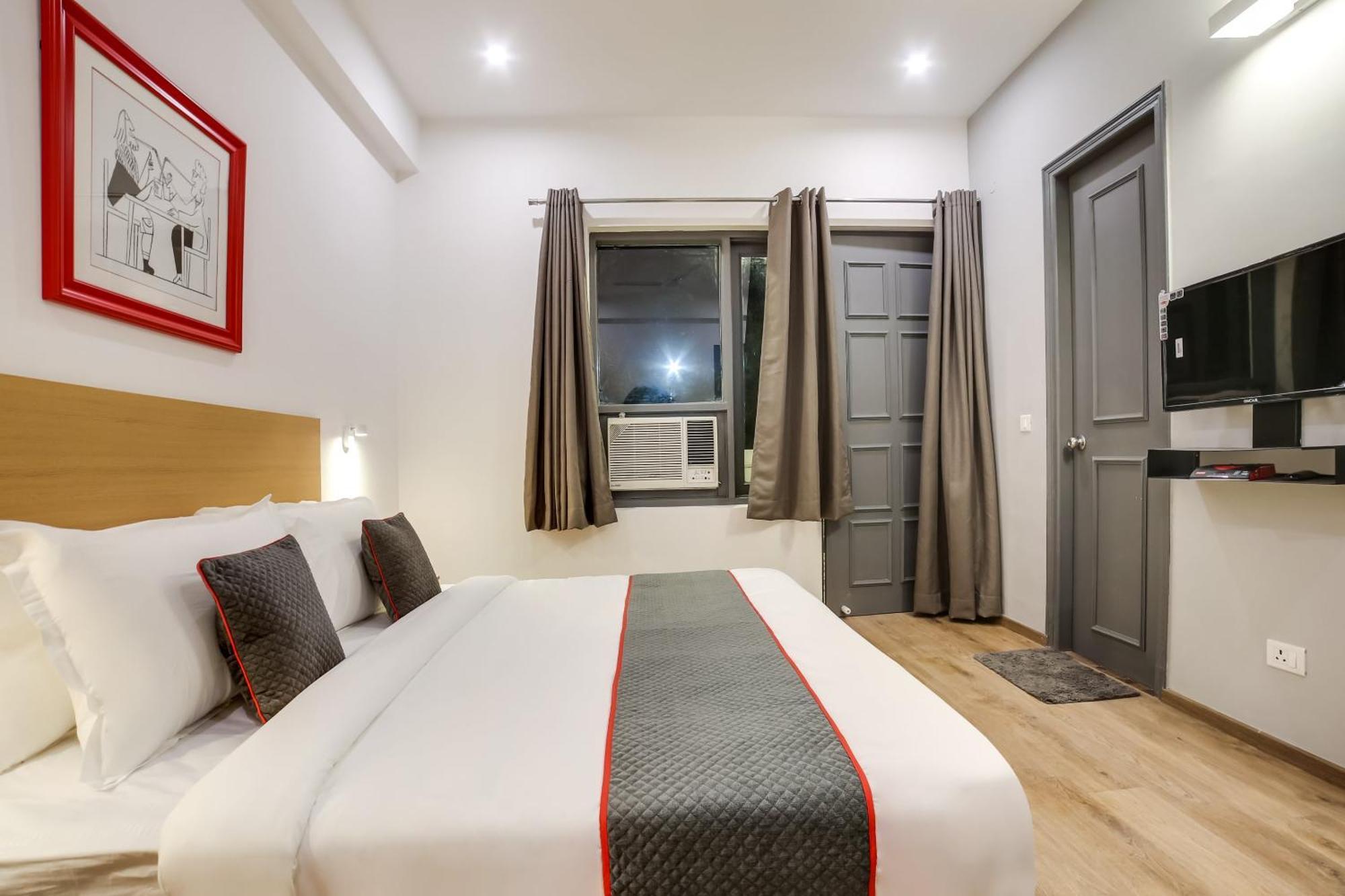Townhouse Unitech Cyber Park Near Omaxe Celebration Mall 4*