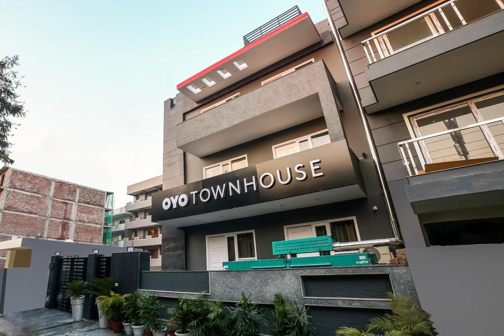 Hotel Townhouse Unitech Cyber Park Near Omaxe Celebration Mall 4*
