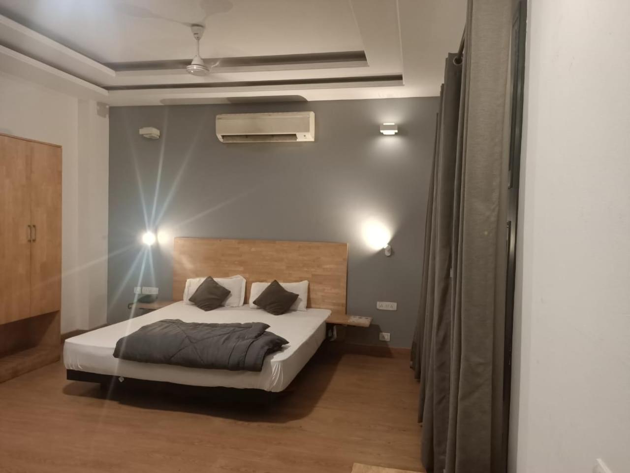 Hotel Stayplace 121 Gurgaon