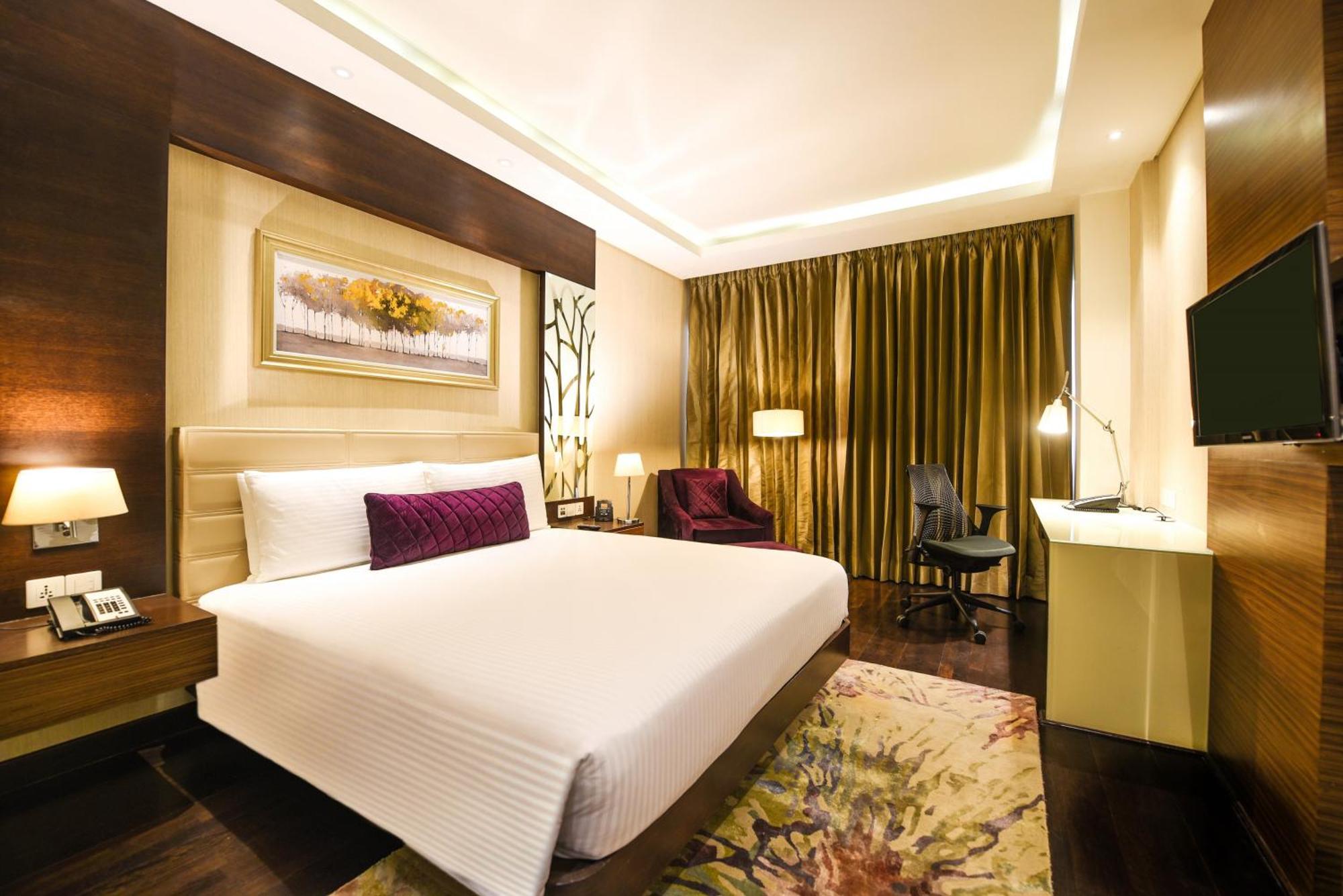 Doubletree By Hilton Gurugram Baani Square Hotel