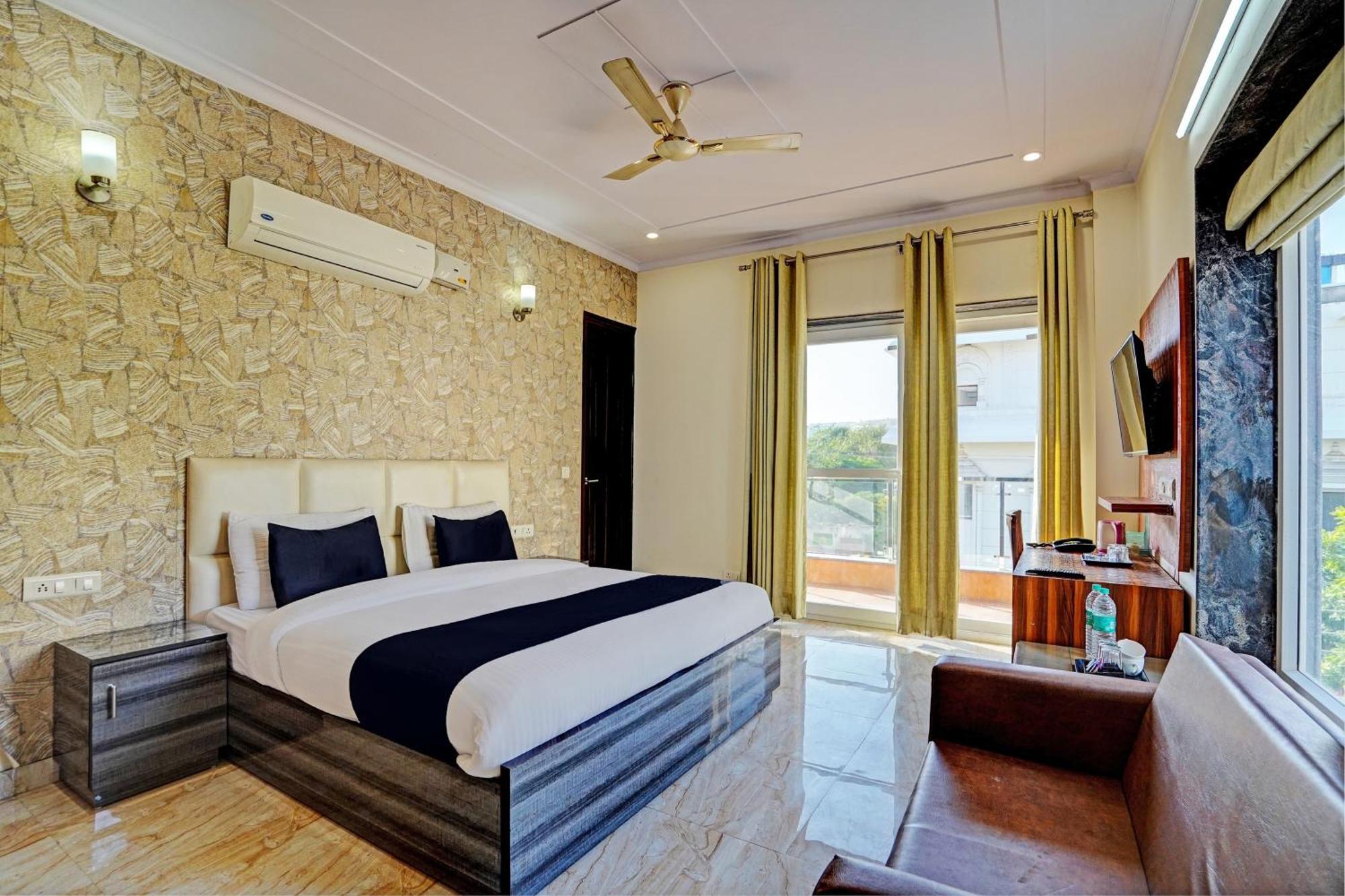 Hotel Homefort - Sector 45 Near Cyber Park & Artemis Hospital