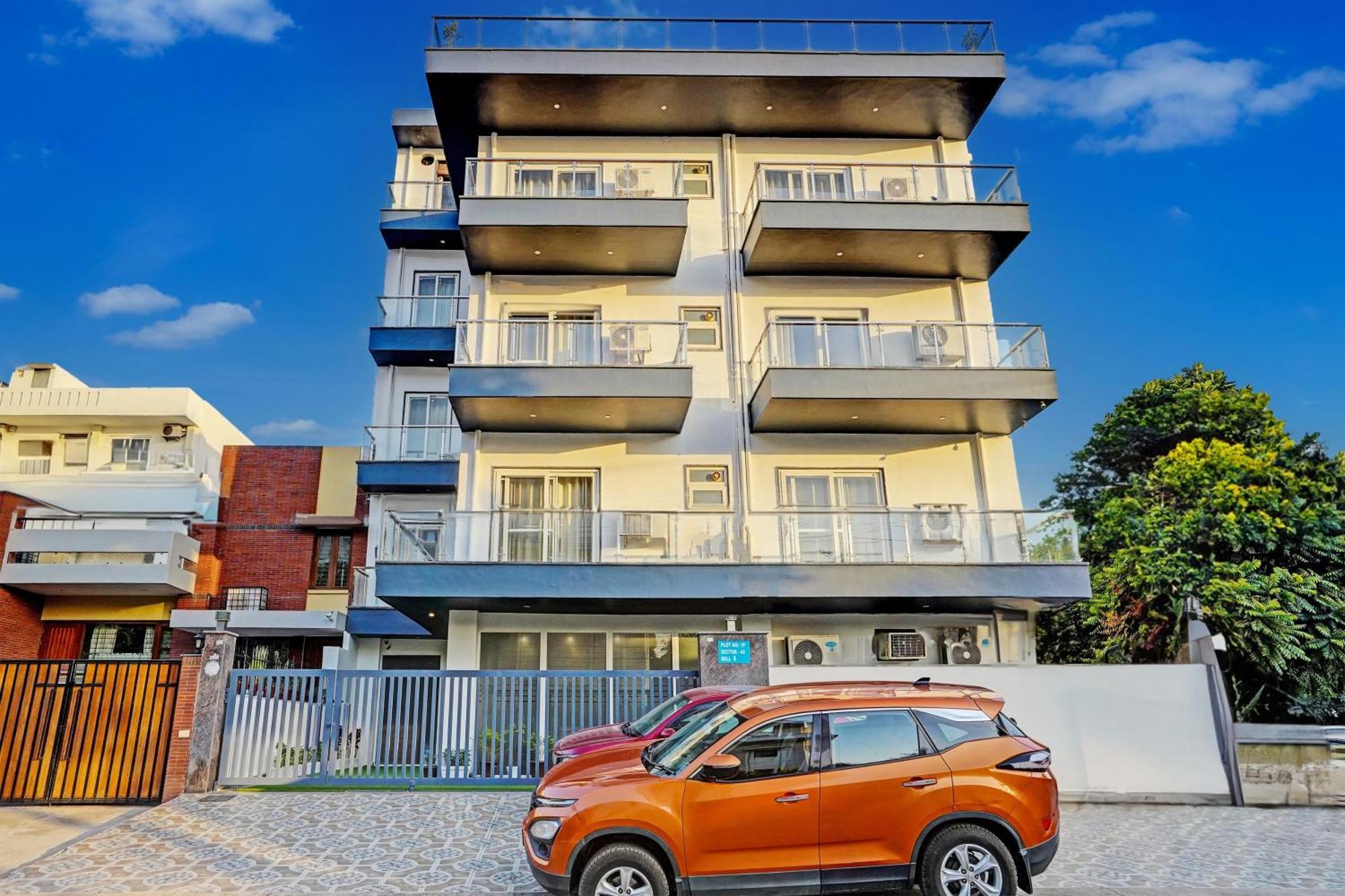 Homefort - Sector 45 Near Cyber Park & Artemis Hospital Hotel 4*