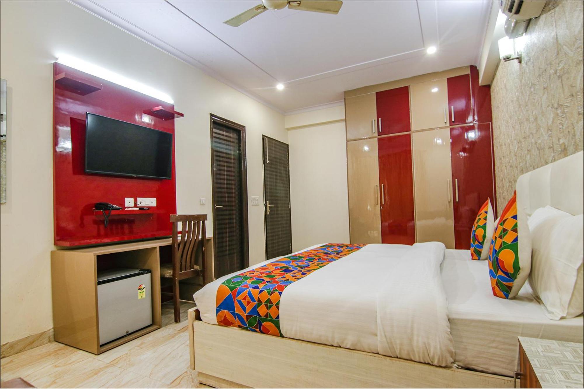 Hotel Homefort - Sector 45 Near Cyber Park & Artemis Hospital 4*