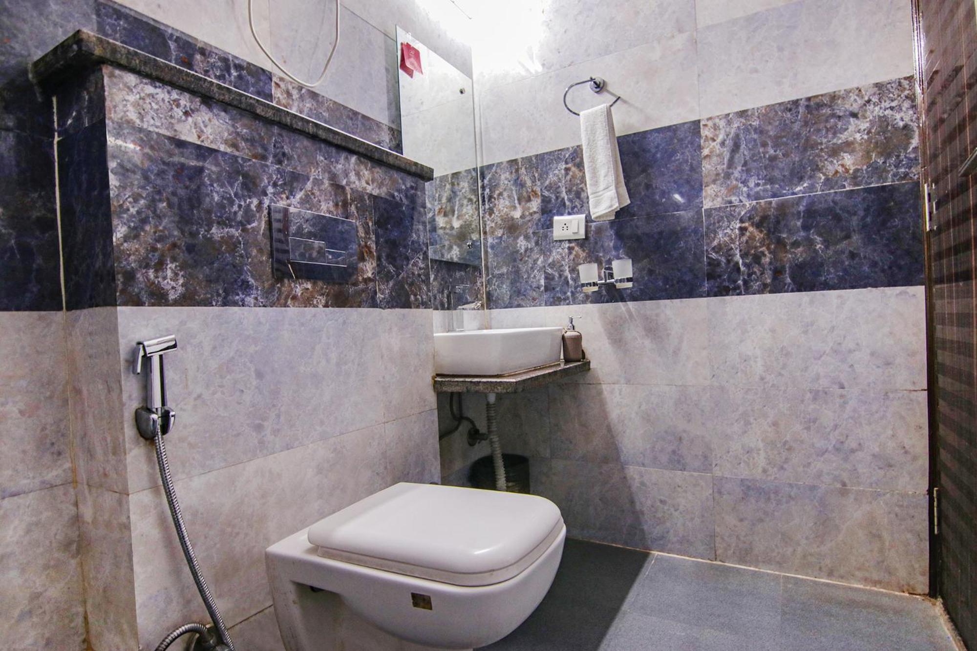 Homefort - Sector 45 Near Cyber Park & Artemis Hospital 4*