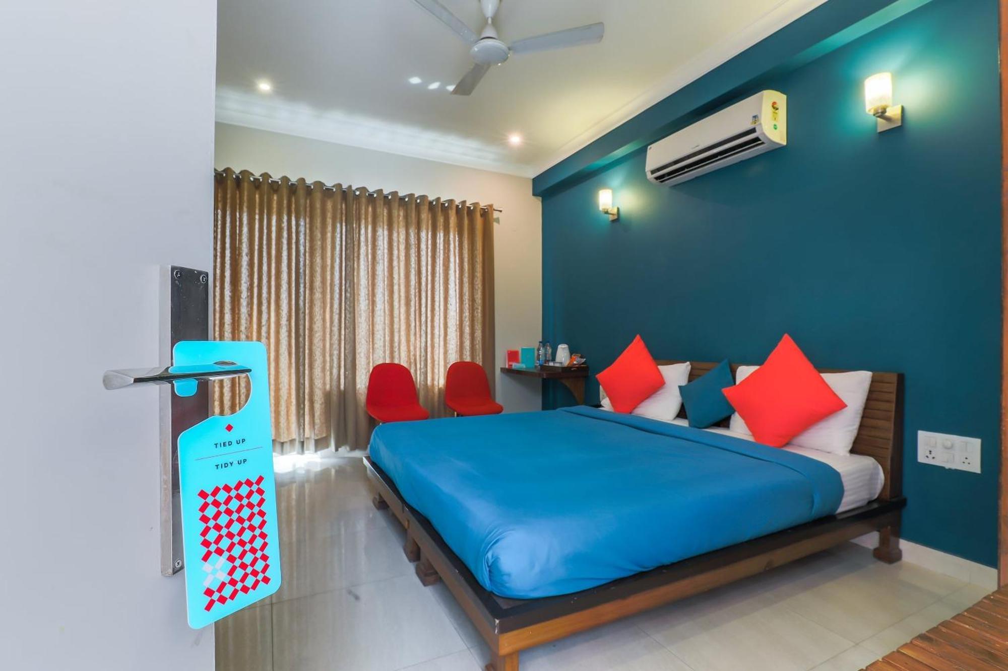 Super Oyo Capital O 325 Medanta Square 3*