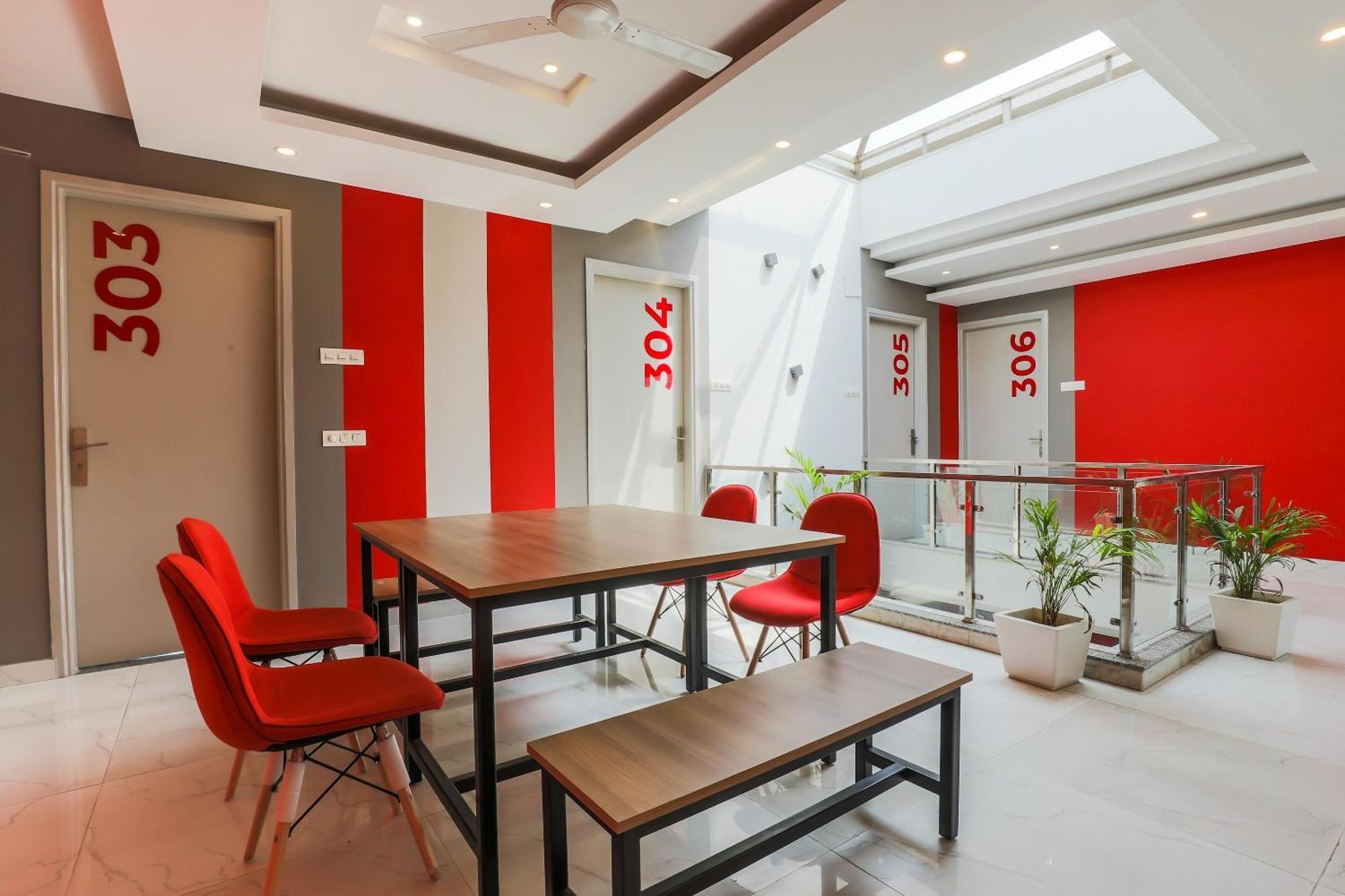 Super Oyo Capital O 325 Medanta Square
