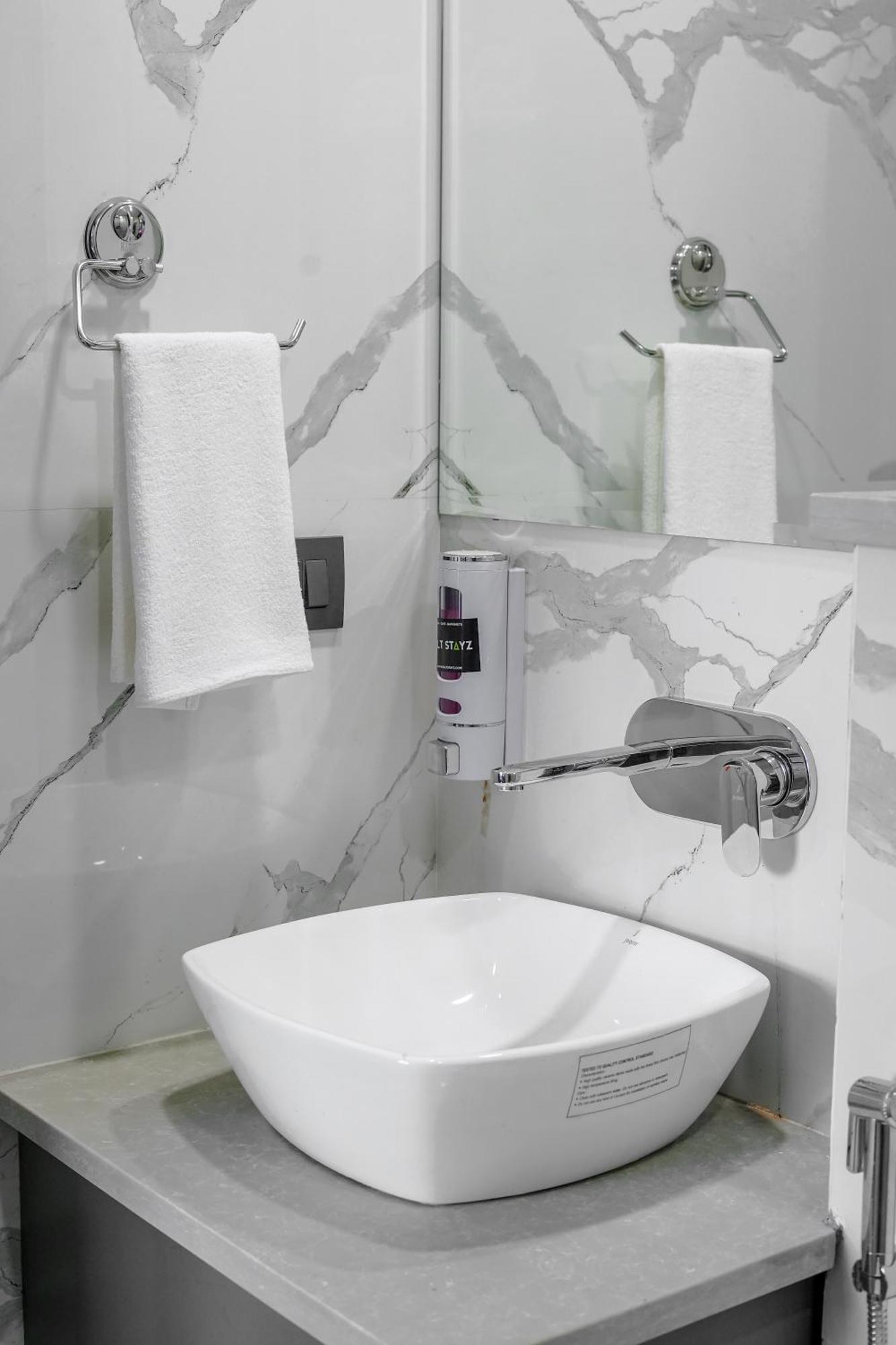 Saltstayz Select - Golf Course Road & Sector 57 Hotel