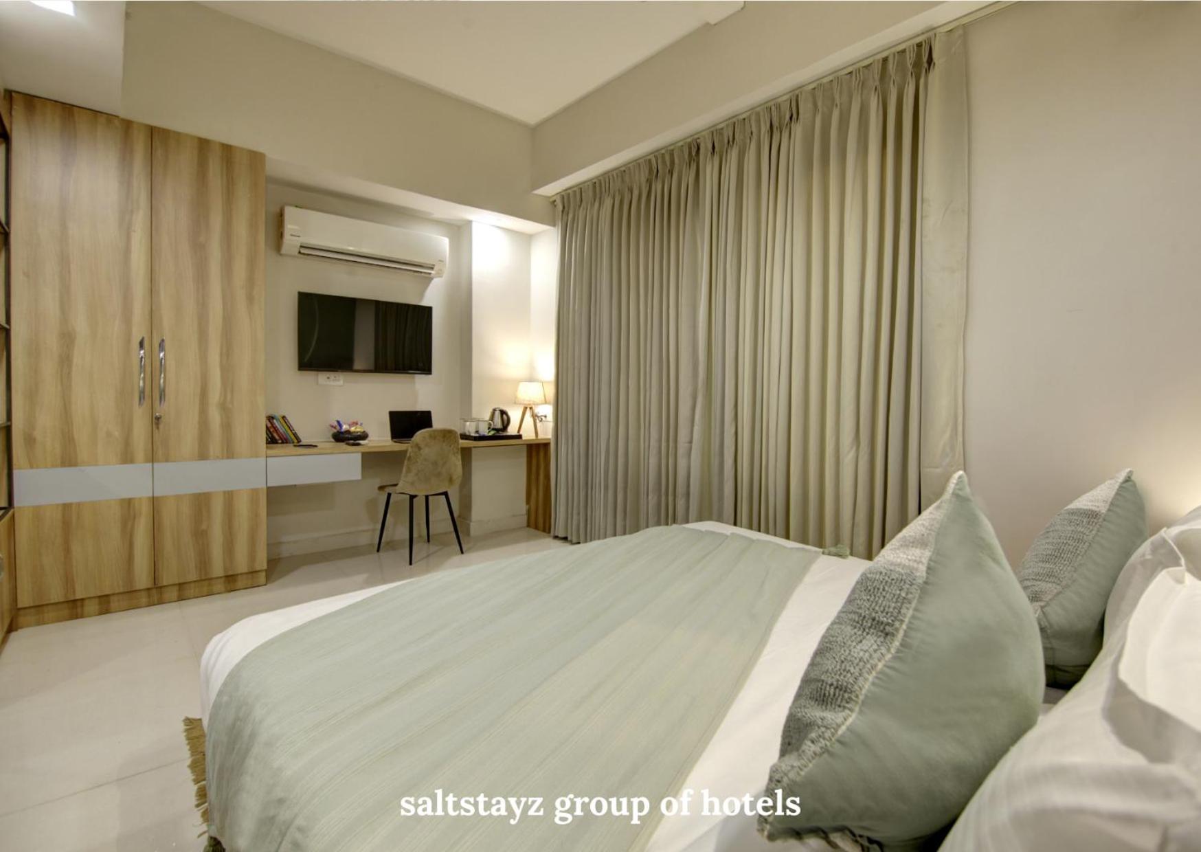 Saltstayz Luxe Executive Studio Apartment- Golf Course Extension Road