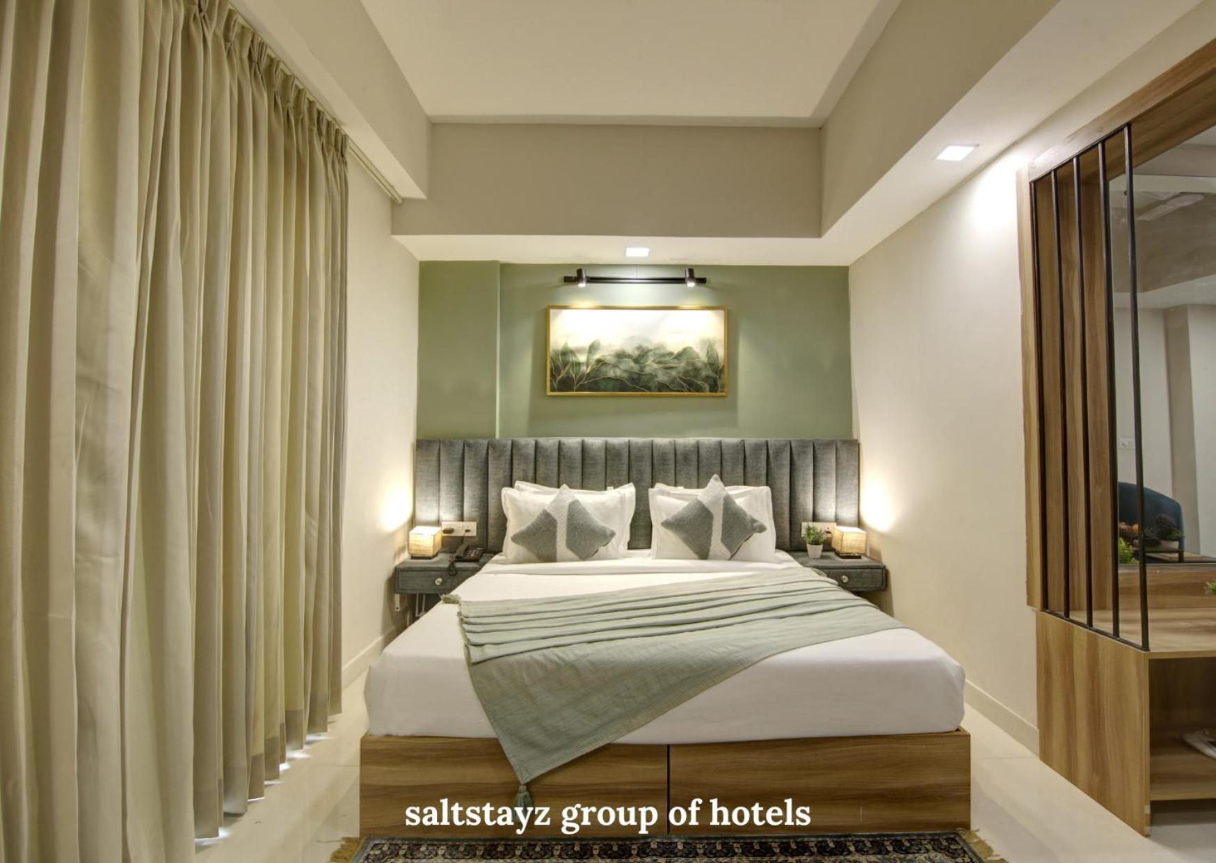 Saltstayz Luxe Executive Studio Apartment- Golf Course Extension Road Apartment *