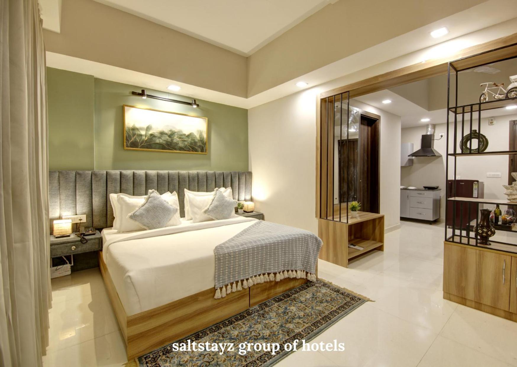 Saltstayz Luxe Executive Studio Apartment- Golf Course Extension Road Apartment Gurgaon