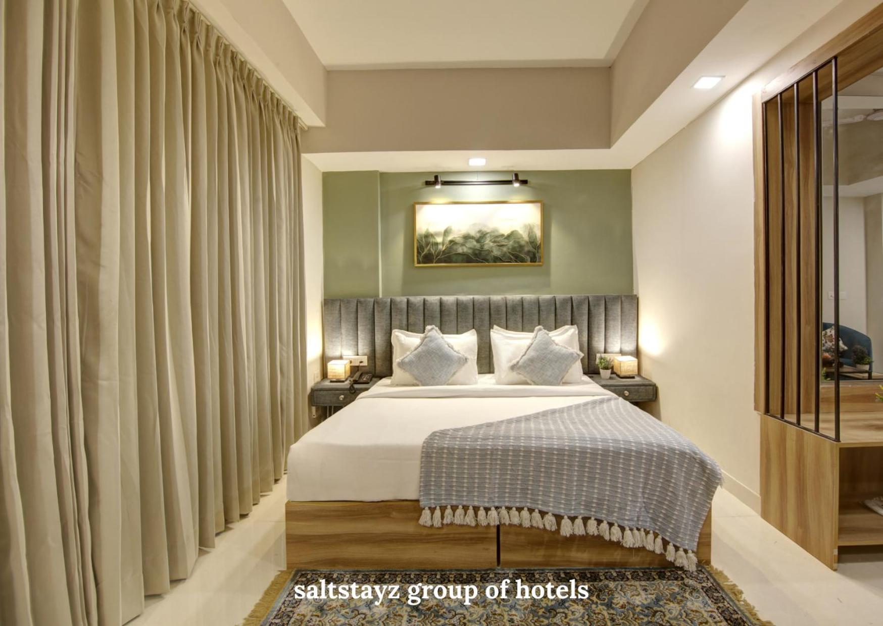 Saltstayz Luxe Executive Studio Apartment- Golf Course Extension Road Apartment *