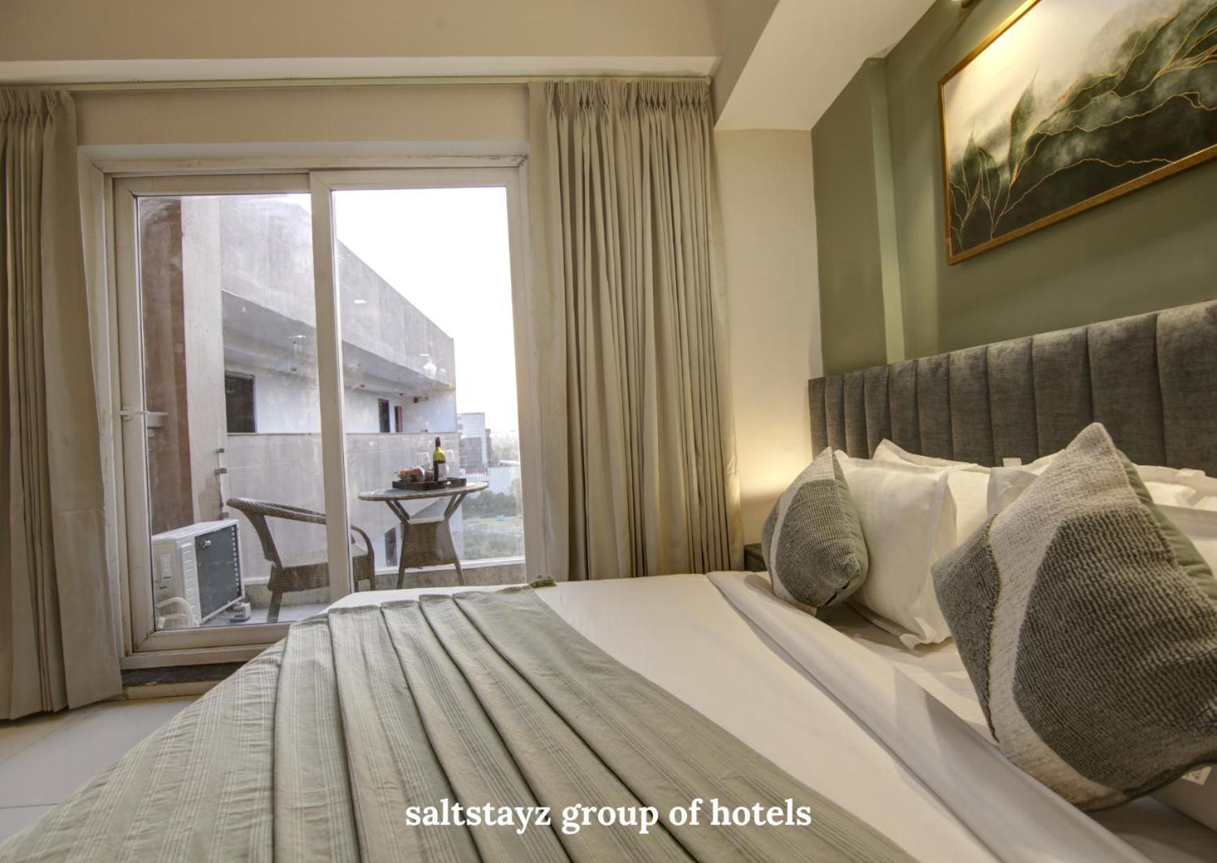 Saltstayz Luxe Executive Studio Apartment- Golf Course Extension Road