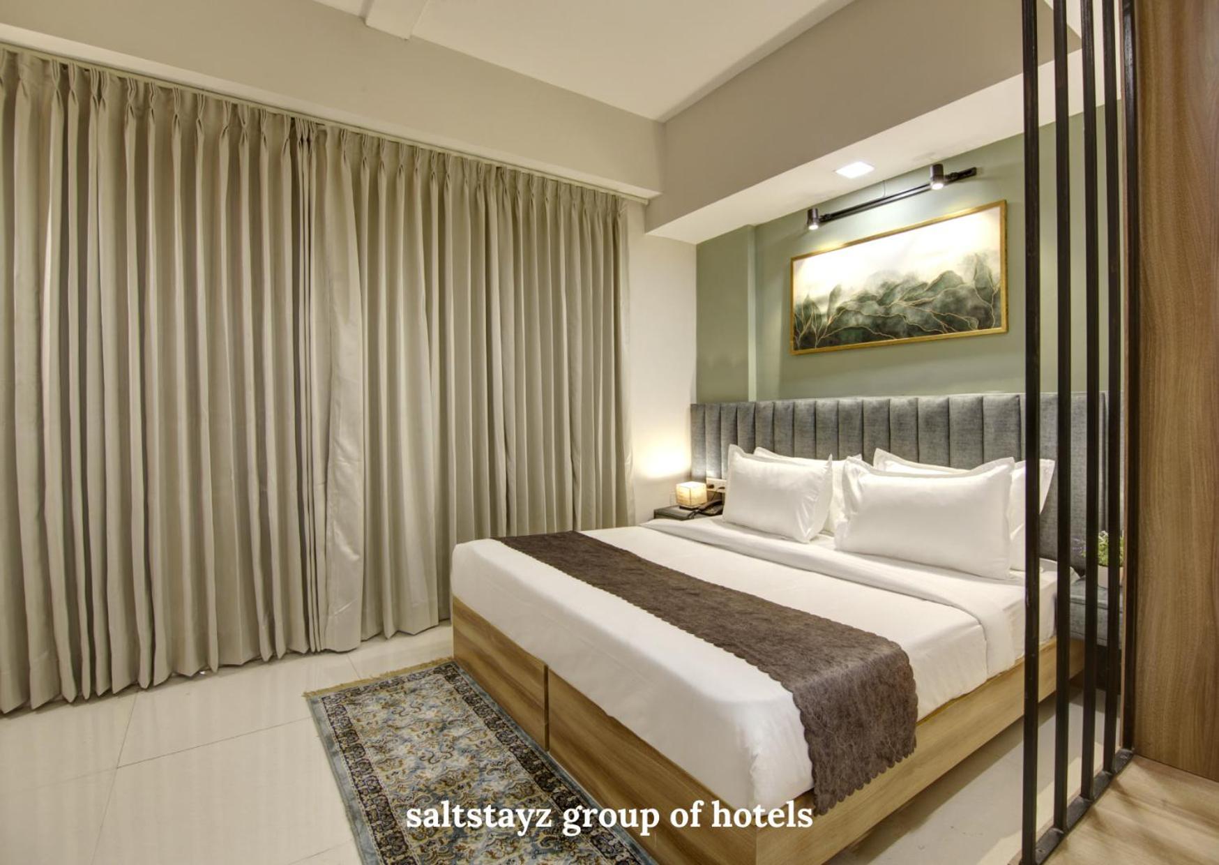 Saltstayz Luxe Executive Studio Apartment- Golf Course Extension Road Apartment *