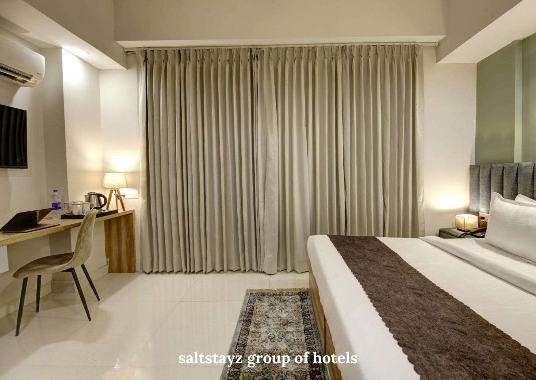 Saltstayz Luxe Executive Studio Apartment- Golf Course Extension Road