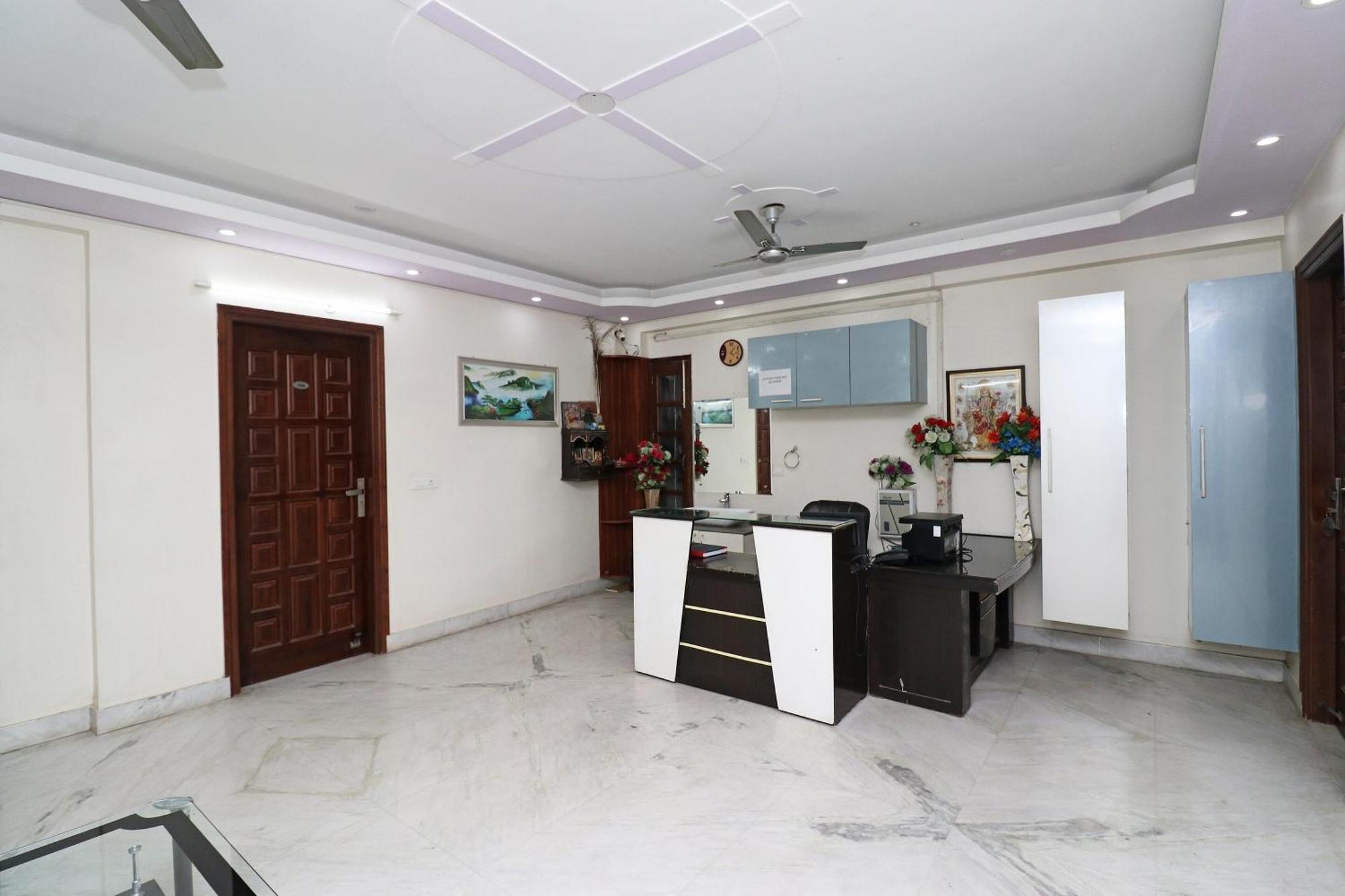 Hotel Collection O Galaxy Near Omaxe Celebration Mall 3*