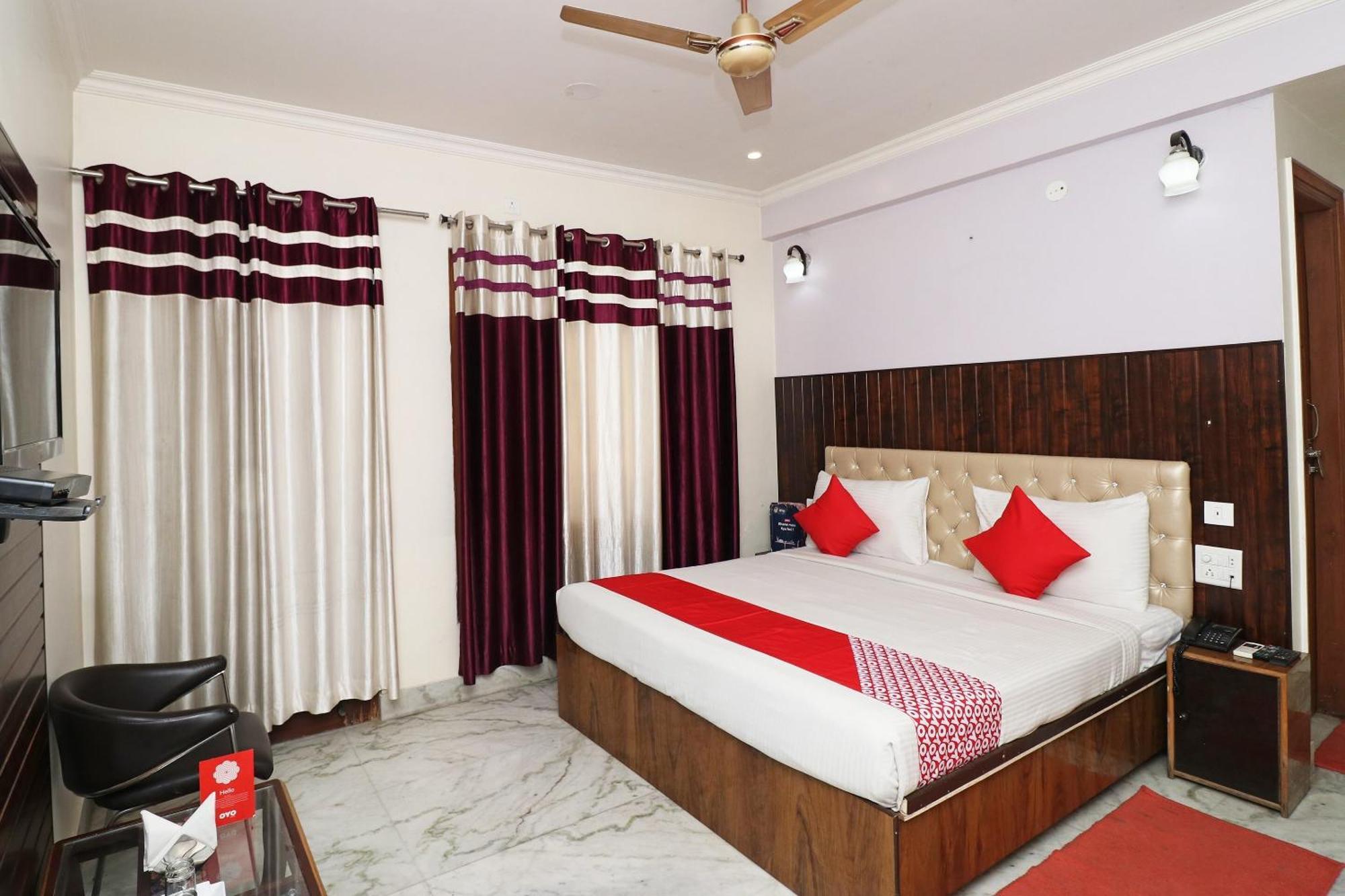 Hotel Collection O Galaxy Near Omaxe Celebration Mall 3*