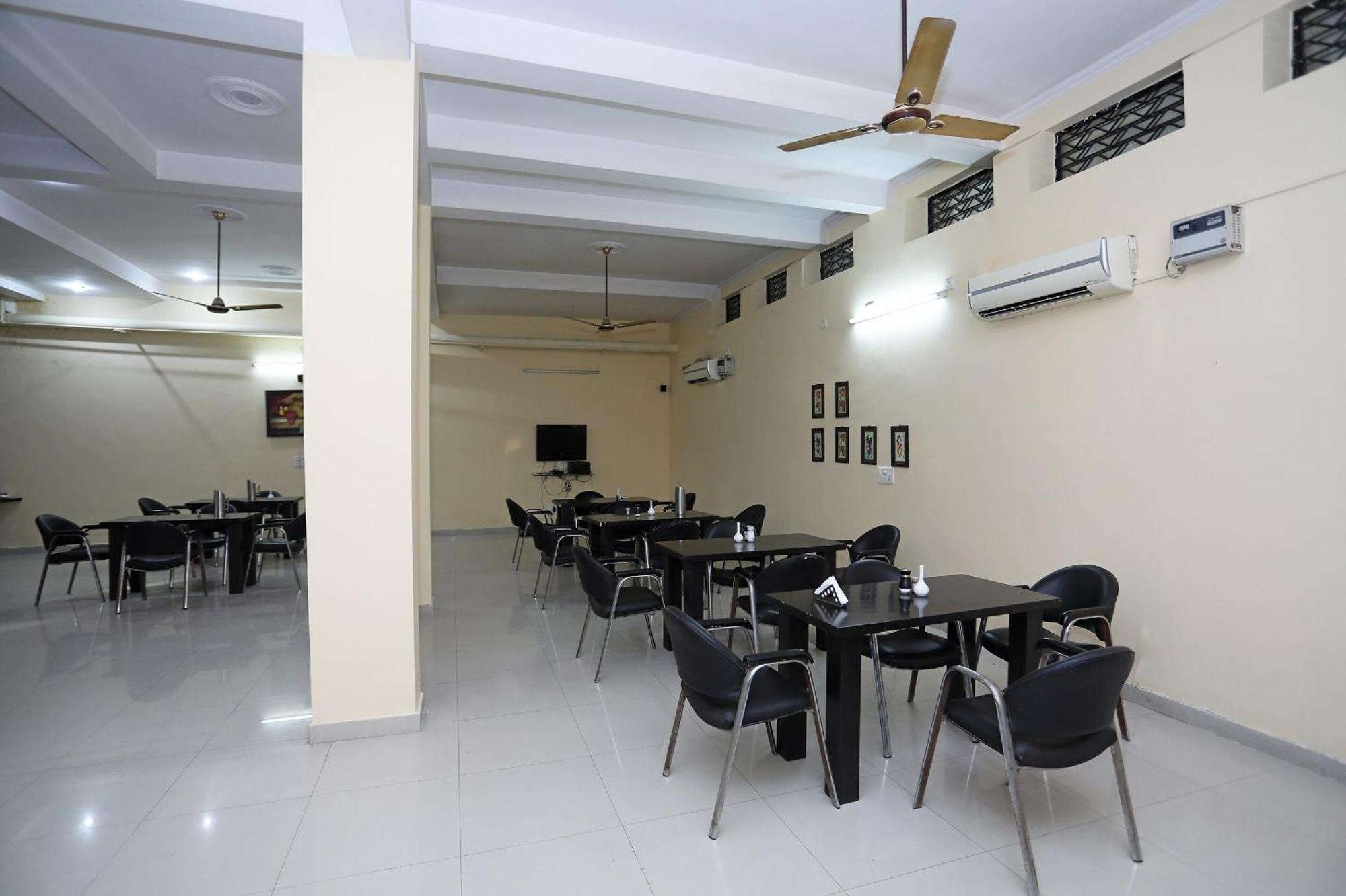 Hotel Capital O 7302 The Huespedes Gurgaon