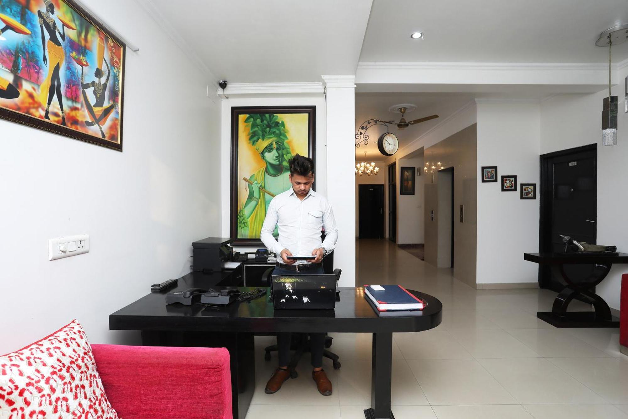 Capital O 7302 The Huespedes Hotel 3*