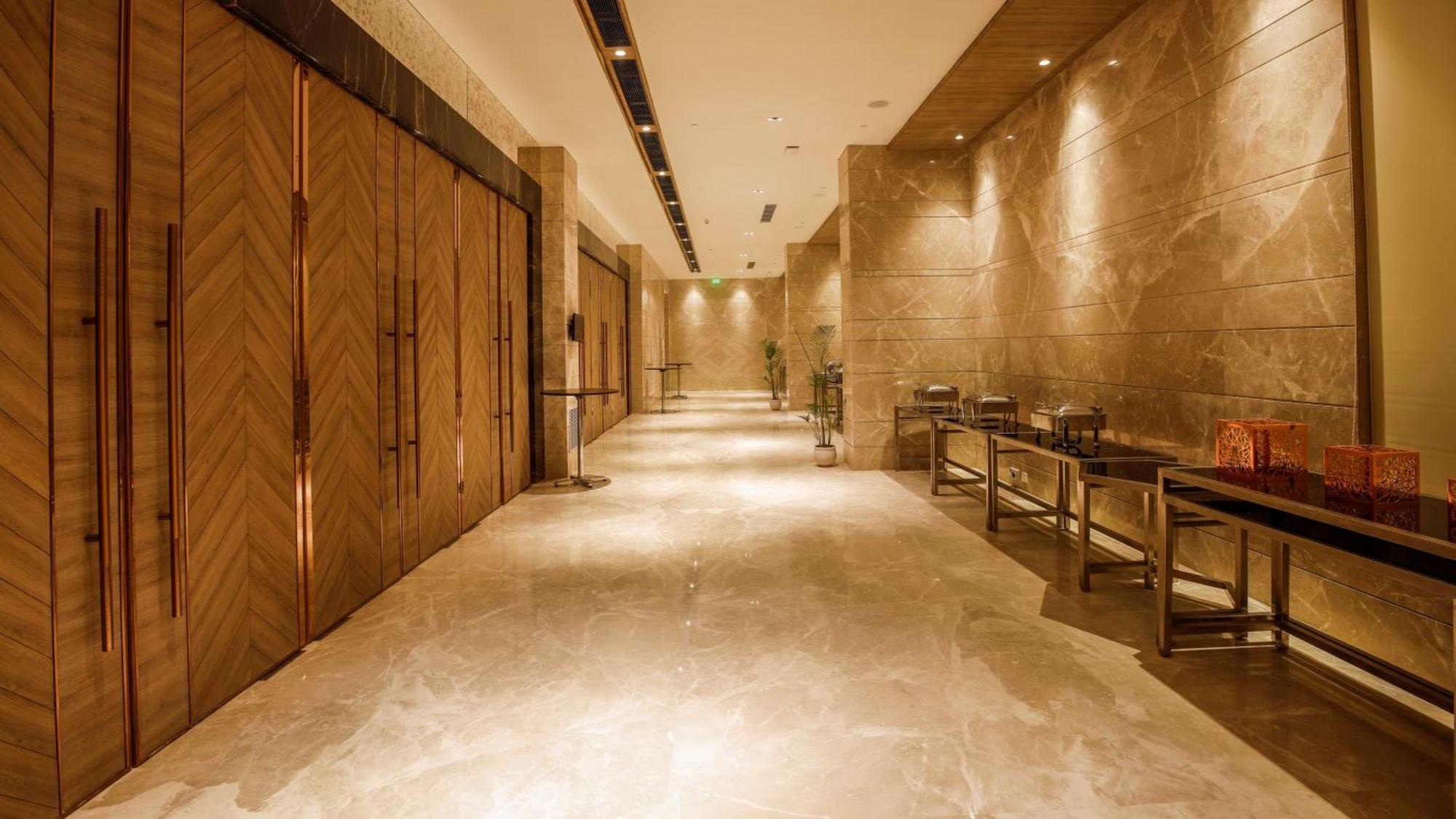 Hotel Gurugram Sector 90 By Ihg 5*