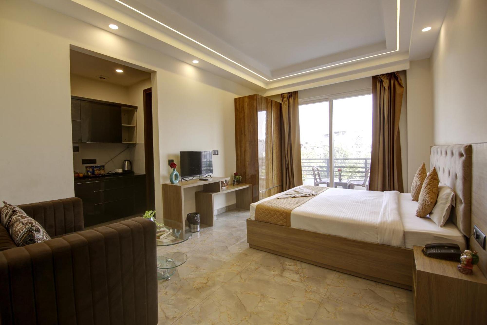 360 Degree 3* Gurgaon