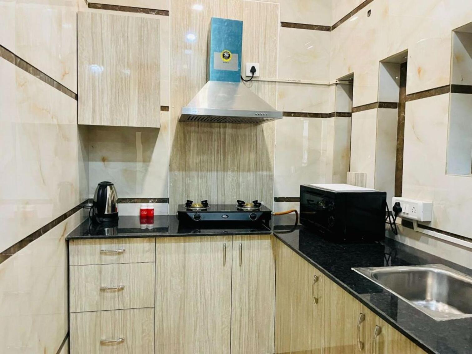 Bluo 1bhk - Dlf Cybercity, Balcony, Lift, Parking * Gurgaon