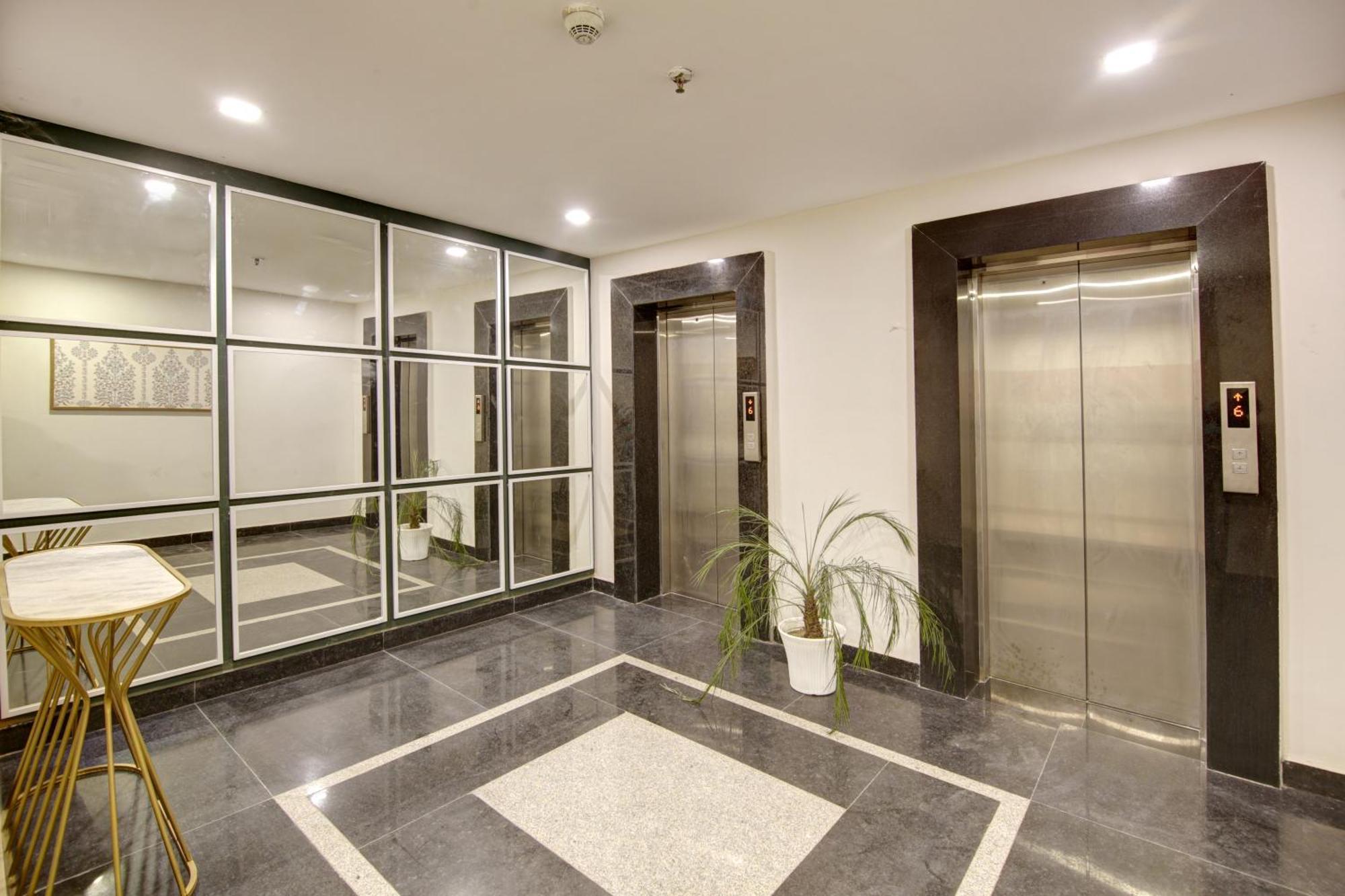 Saltstayz Premier - Golf Course Extension Road Hotel 4*