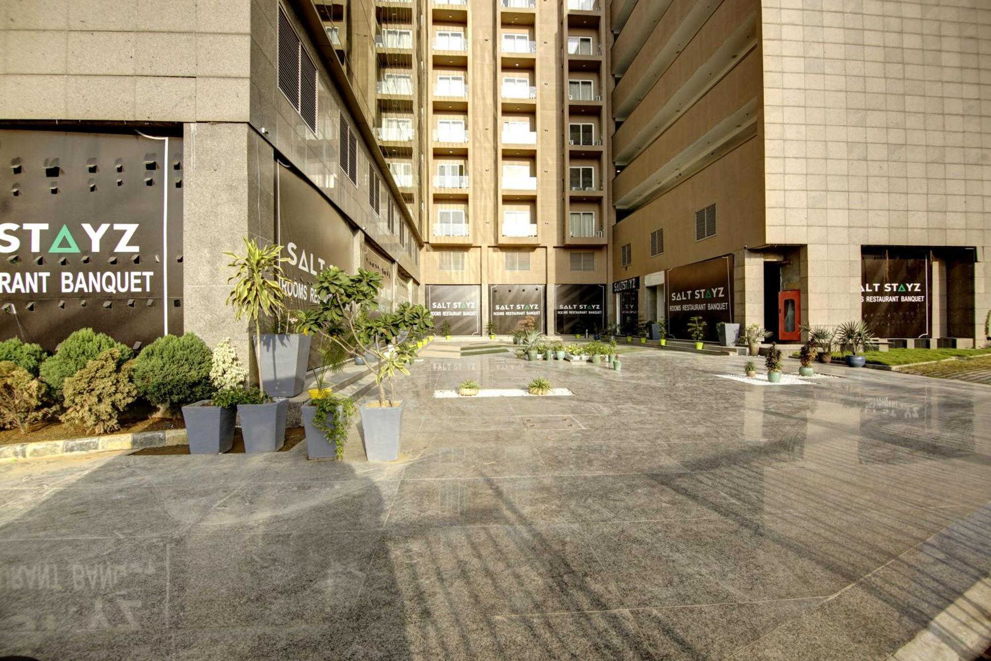 Saltstayz Premier - Golf Course Extension Road 4* Gurgaon