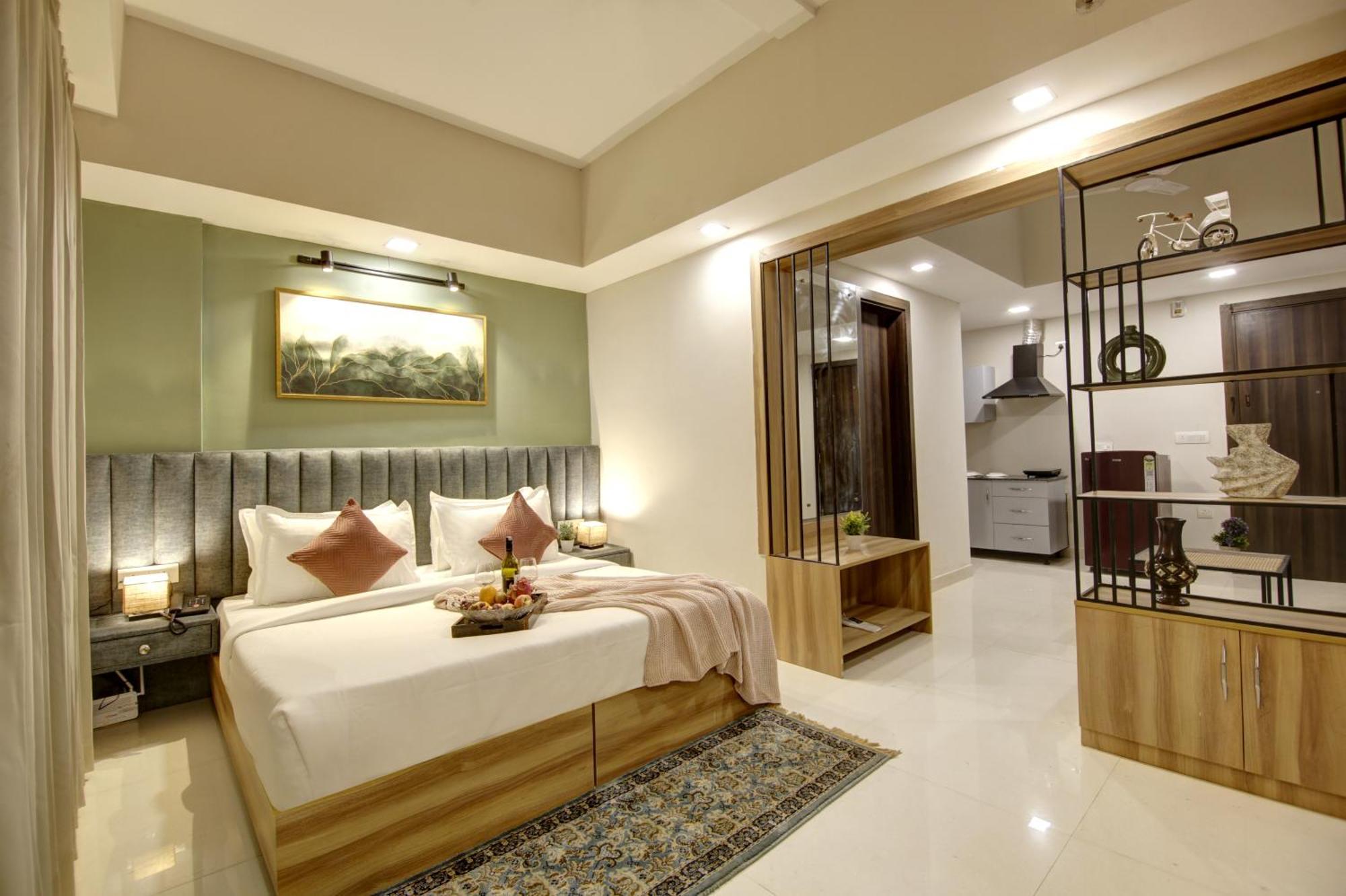 Saltstayz Premier - Golf Course Extension Road Hotel Gurgaon