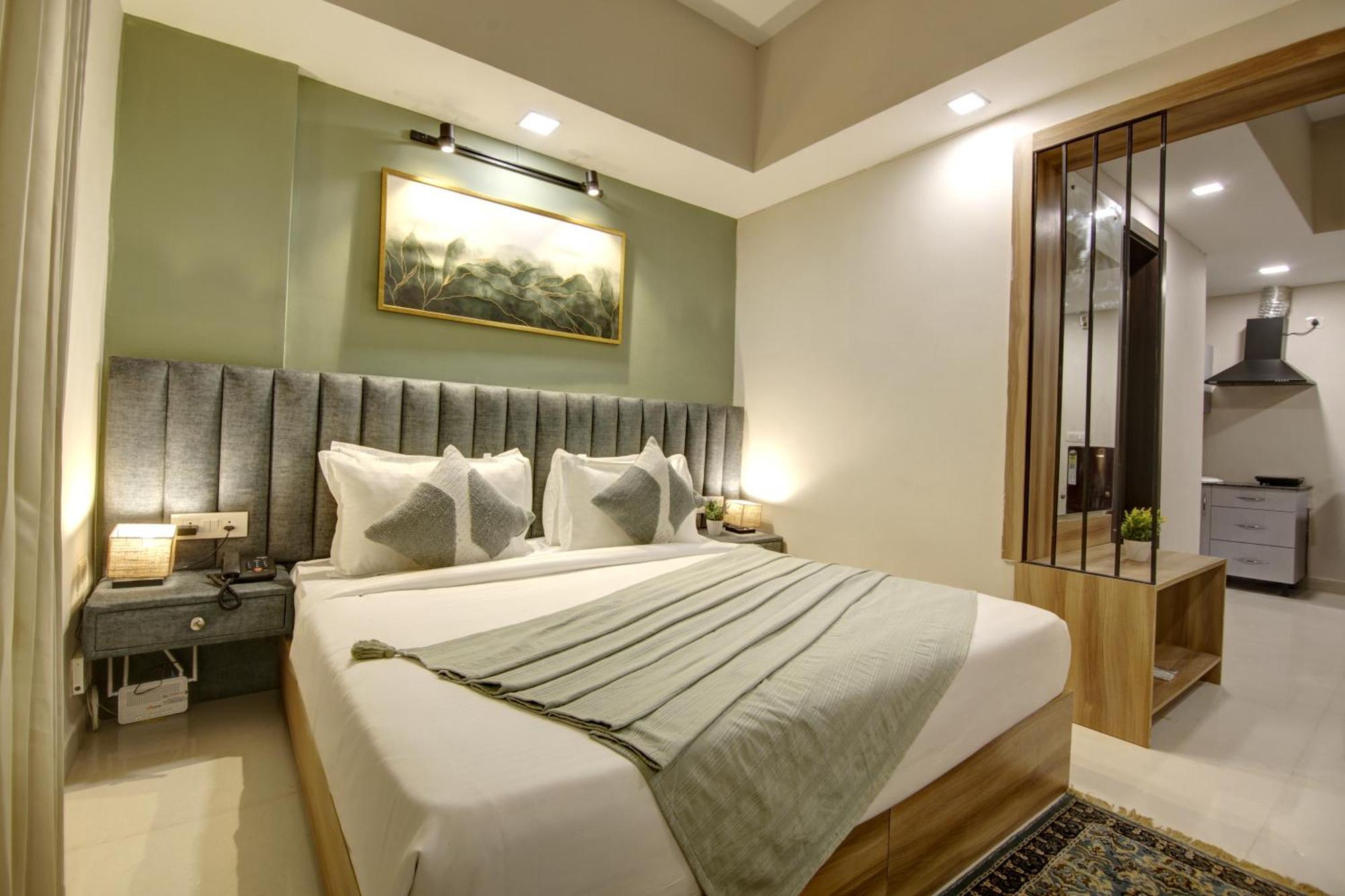 Saltstayz Premier - Golf Course Extension Road Gurgaon