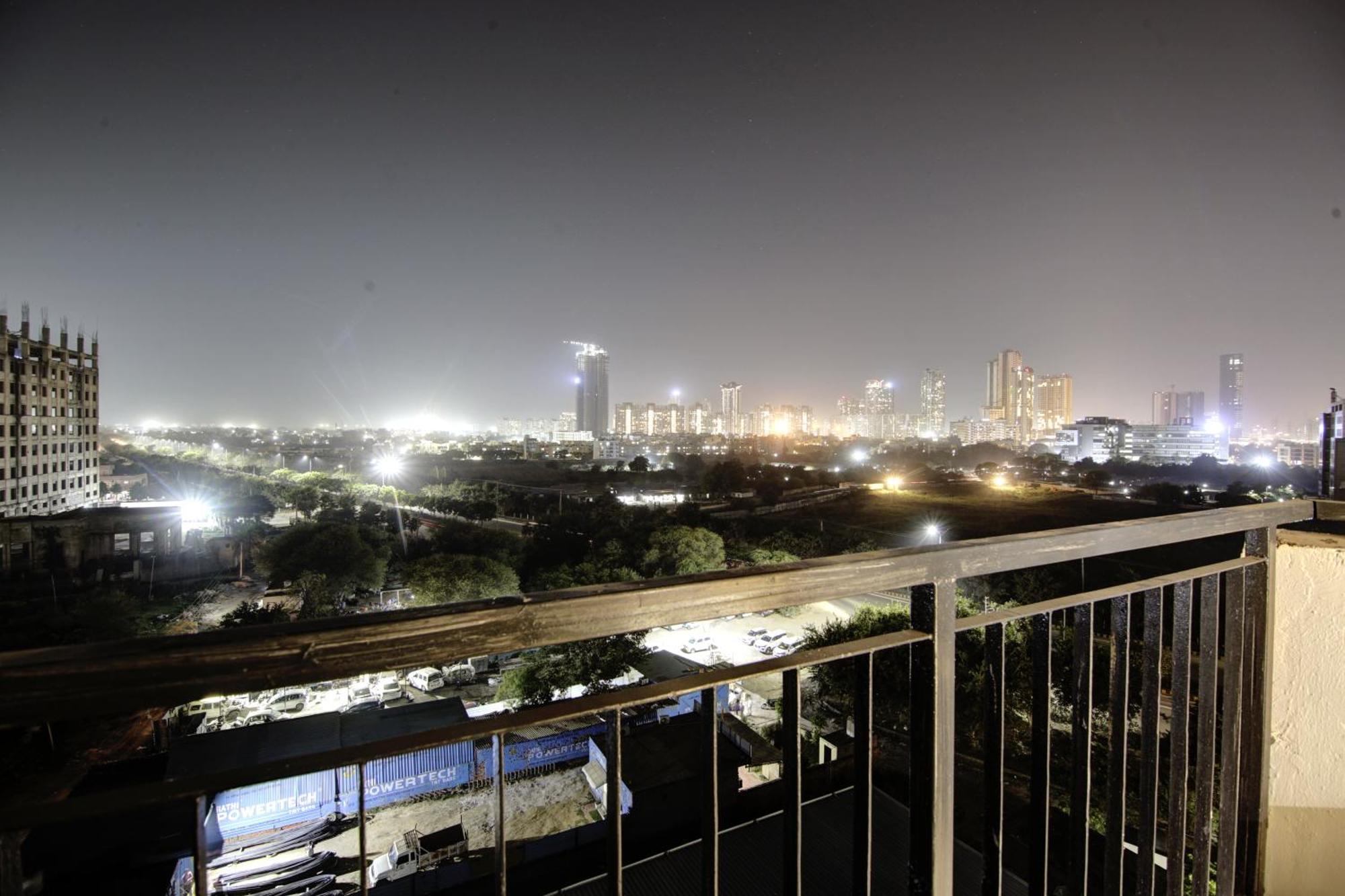 Hotel Saltstayz Premier - Golf Course Extension Road Gurgaon