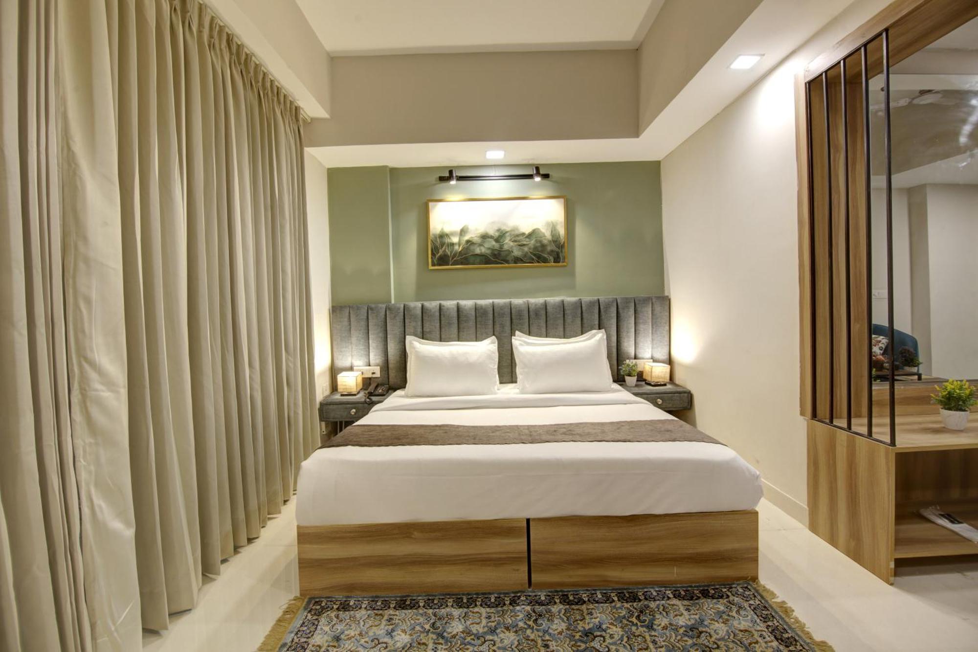 Saltstayz Premier - Golf Course Extension Road 4* Gurgaon