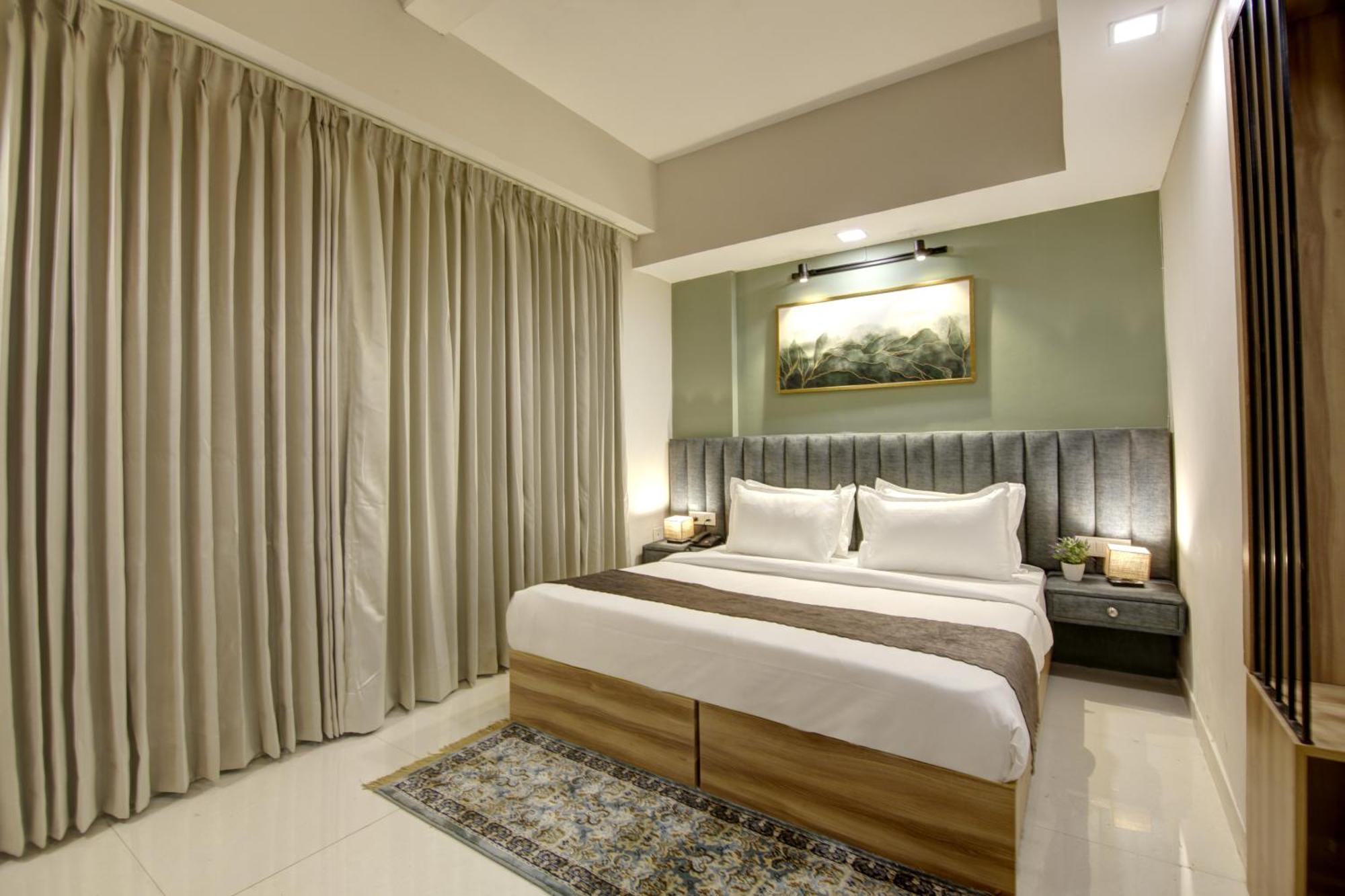 Saltstayz Premier - Golf Course Extension Road Gurgaon