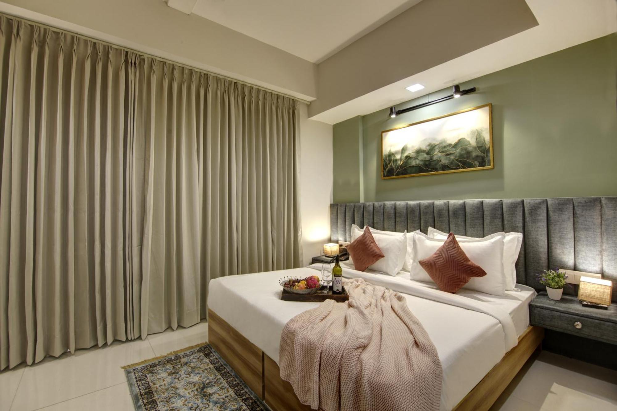 Saltstayz Premier - Golf Course Extension Road Hotel