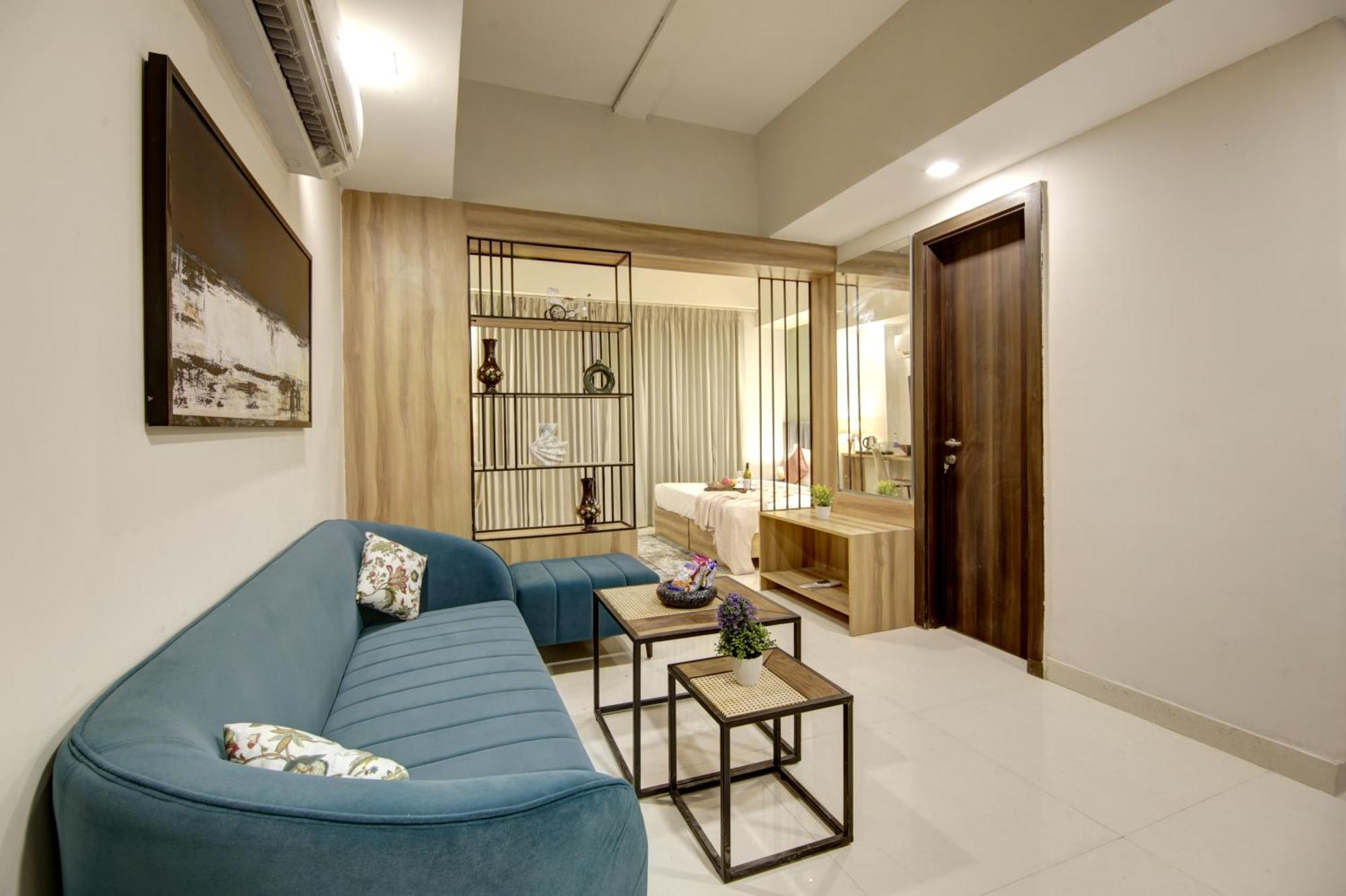 Hotel Saltstayz Premier - Golf Course Extension Road 4*