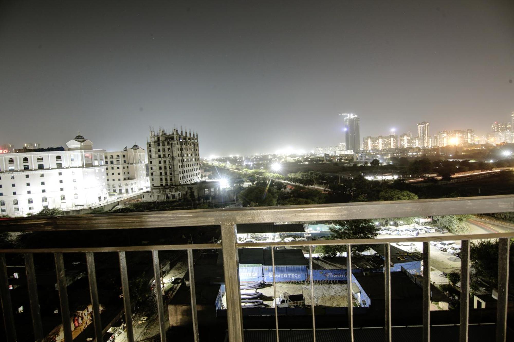 Hotel Saltstayz Premier - Golf Course Extension Road Gurgaon