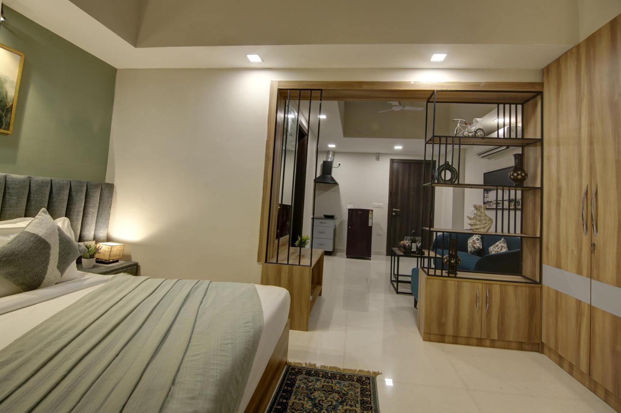 Saltstayz Premier - Golf Course Extension Road 4* Gurgaon
