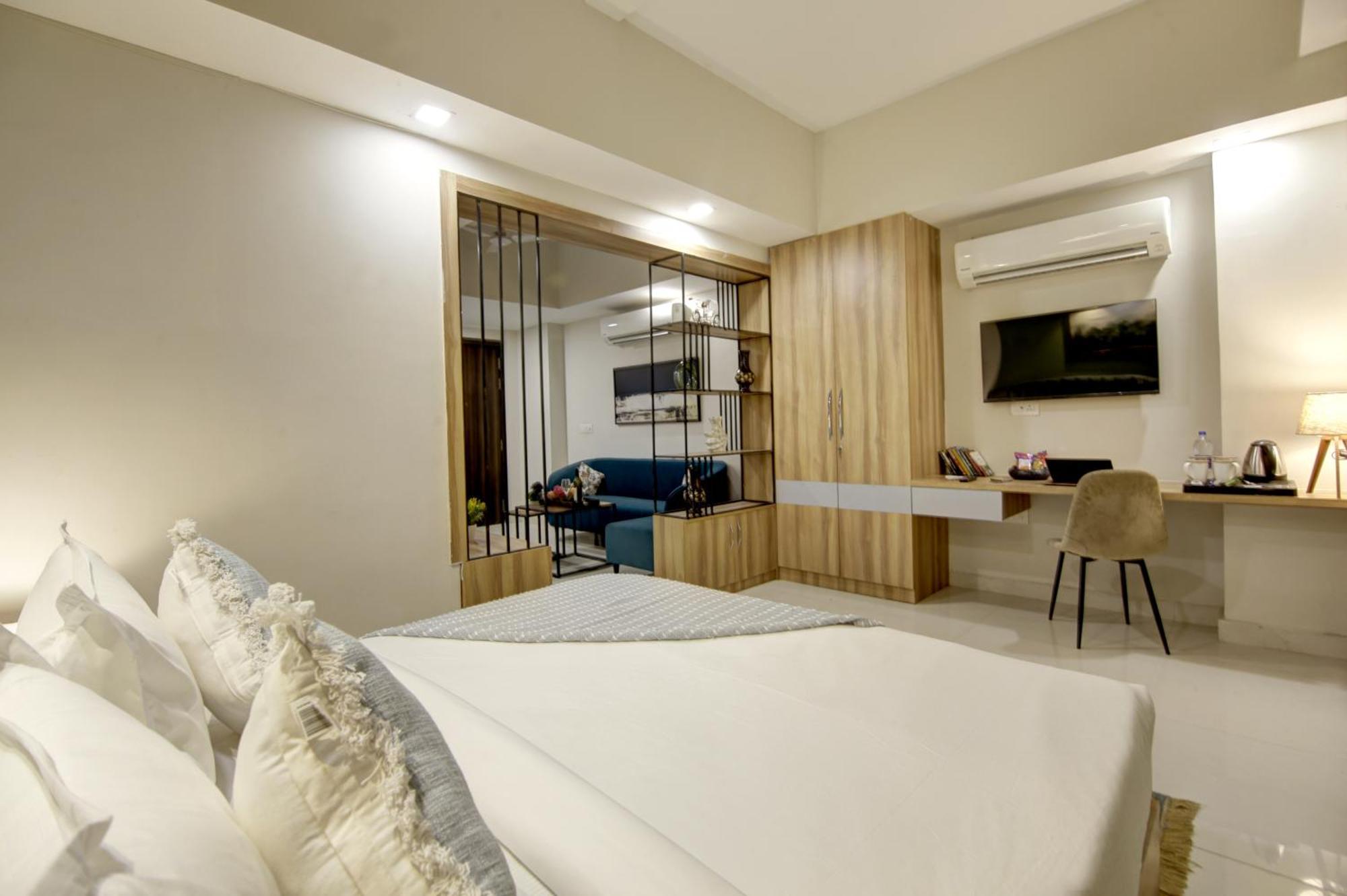 Saltstayz Premier - Golf Course Extension Road Hotel Gurgaon