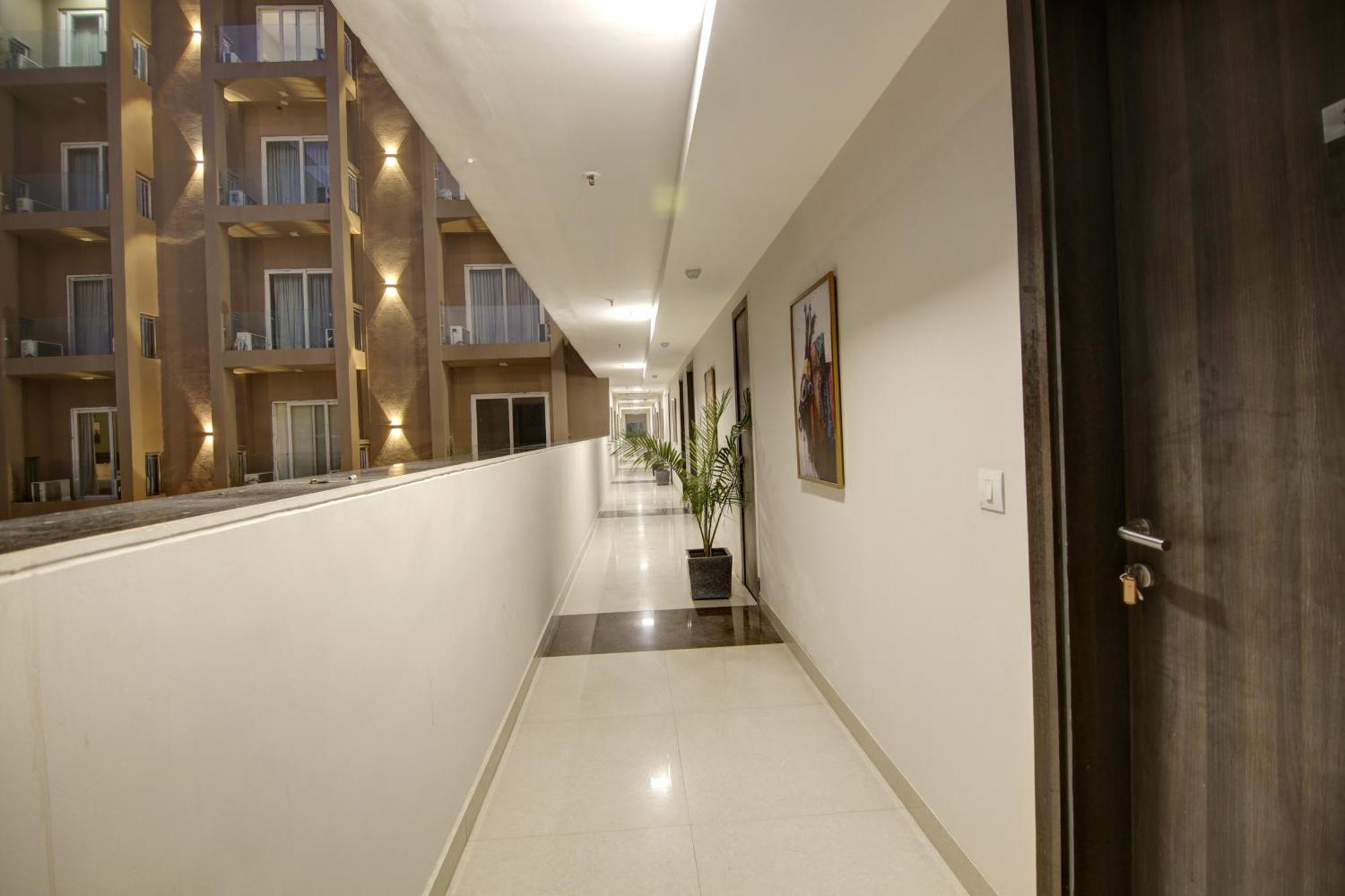 Saltstayz Premier - Golf Course Extension Road Gurgaon