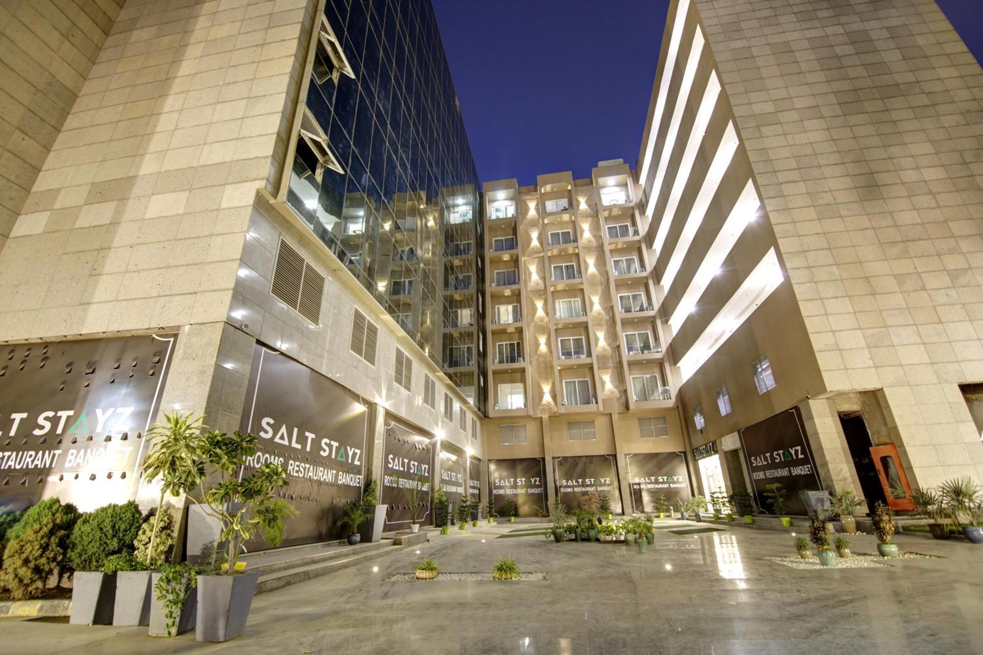 Saltstayz Premier - Golf Course Extension Road Hotel 4*