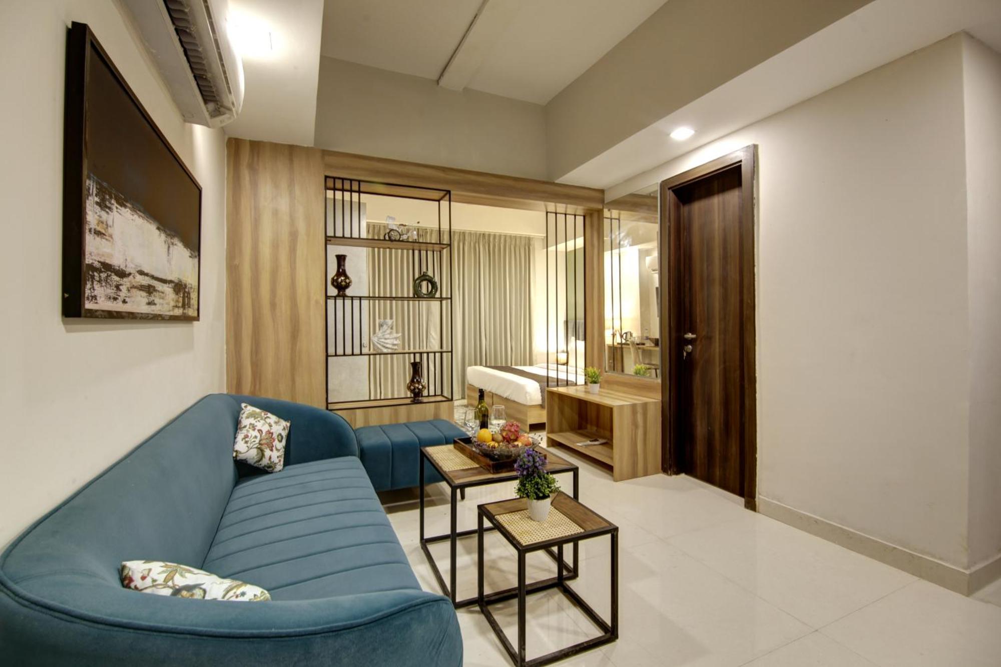 Hotel Saltstayz Premier - Golf Course Extension Road 4*