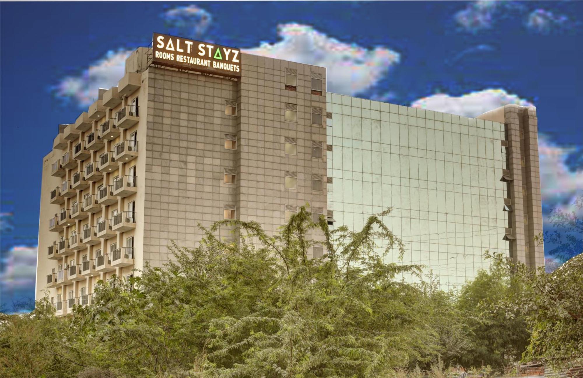 Saltstayz Premier - Golf Course Extension Road Hotel